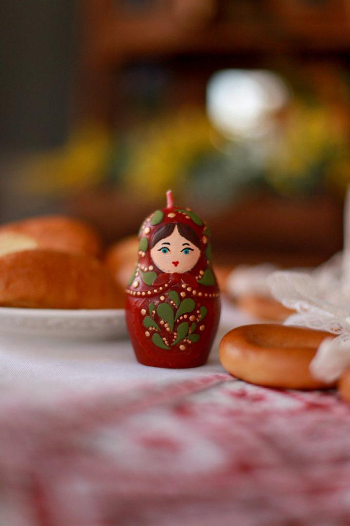 Свеча Матрешка Хохлома