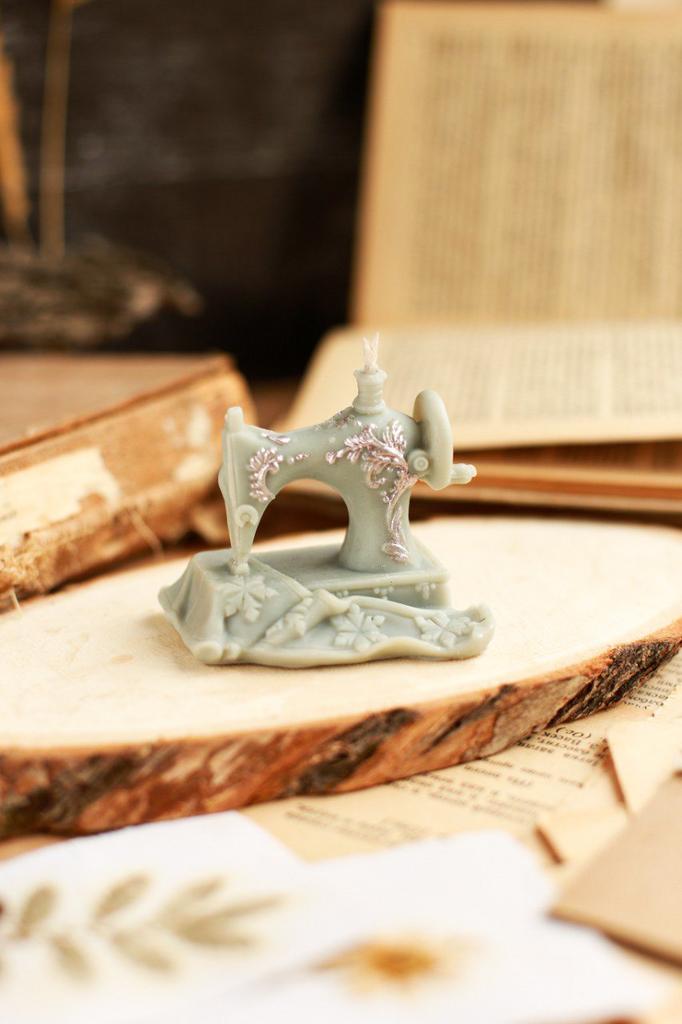 Свеча «Швейная машина» хрупкости