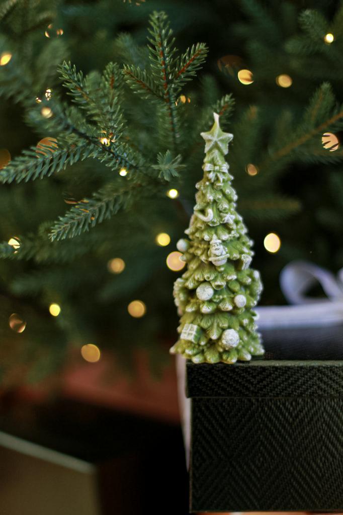 Ёлка с игрушками