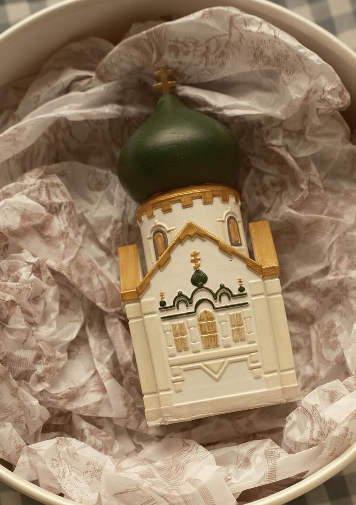 Храм - ароматическая свеча в гипсовом подсвечнике. Аромат Абрикосовая роща