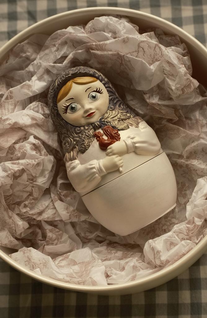 Матрёшка ДУШЕЧКА — свеча в гипсовом подсвечнике