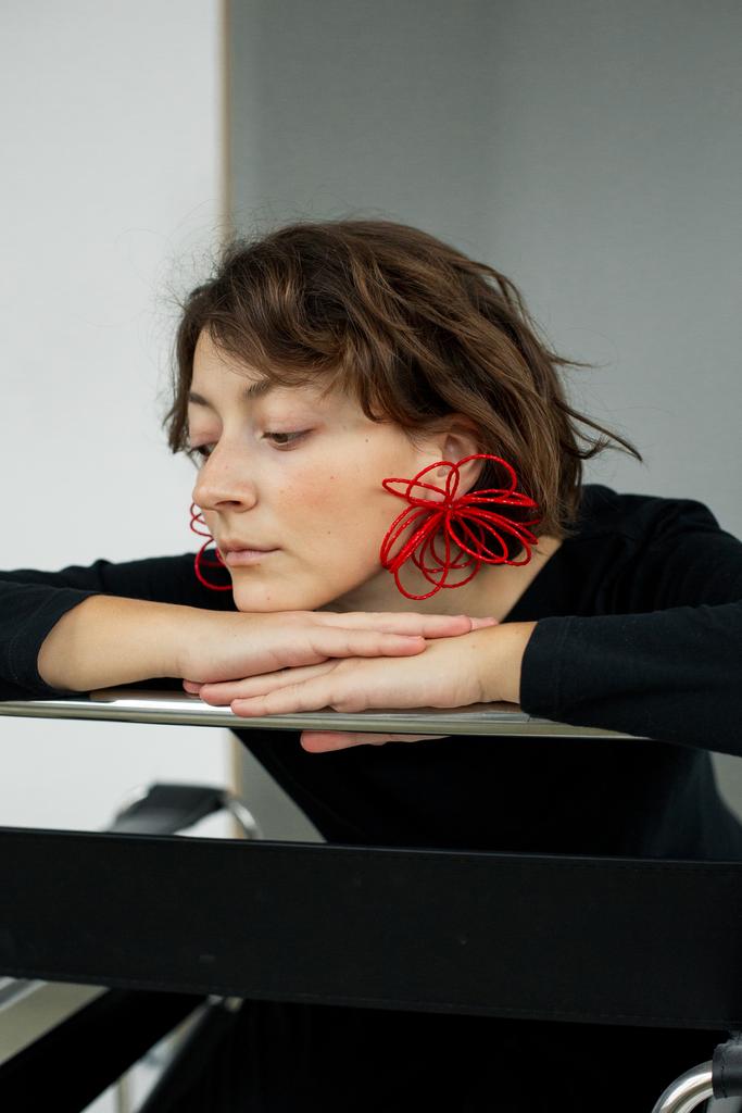 Гигантские цветы красные