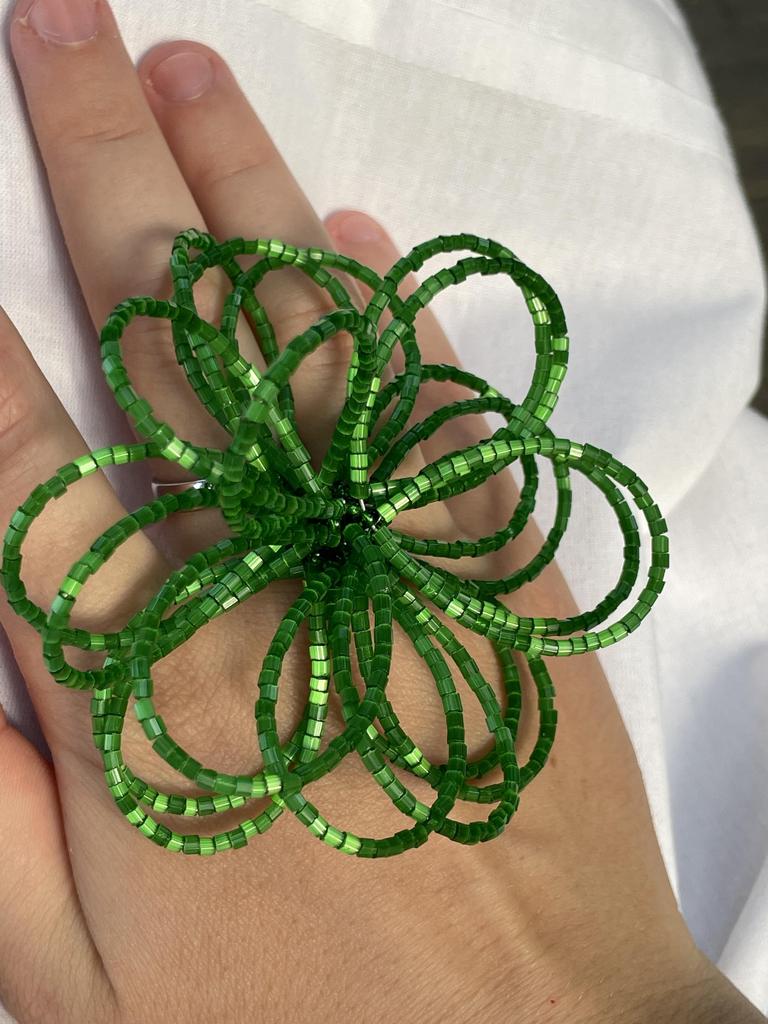 Гигантский зелёный цветок