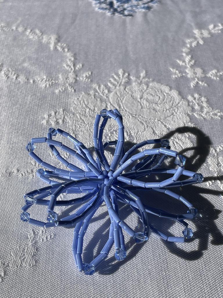 Георгины голубые