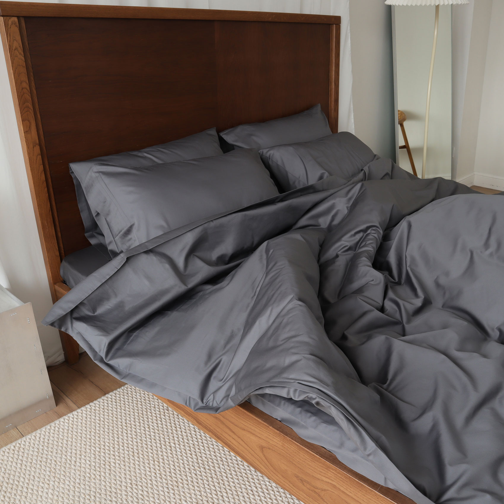 ДЕКОРАТИВНЫЕ НАВОЛОЧКИ ИЗ МАКО-САТИНА "GRAPHITE"