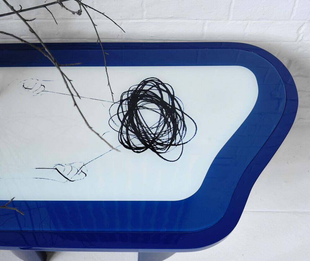 Столик "ЗАПУТАННЫЕ МЫСЛИ"