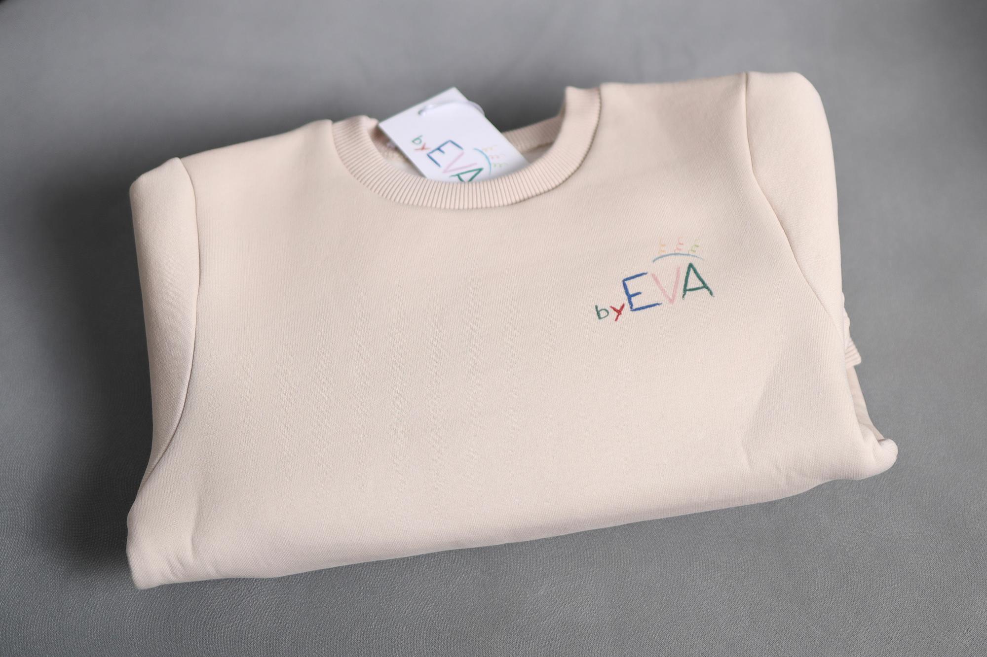 Спортивный костюм в бежевом цвете