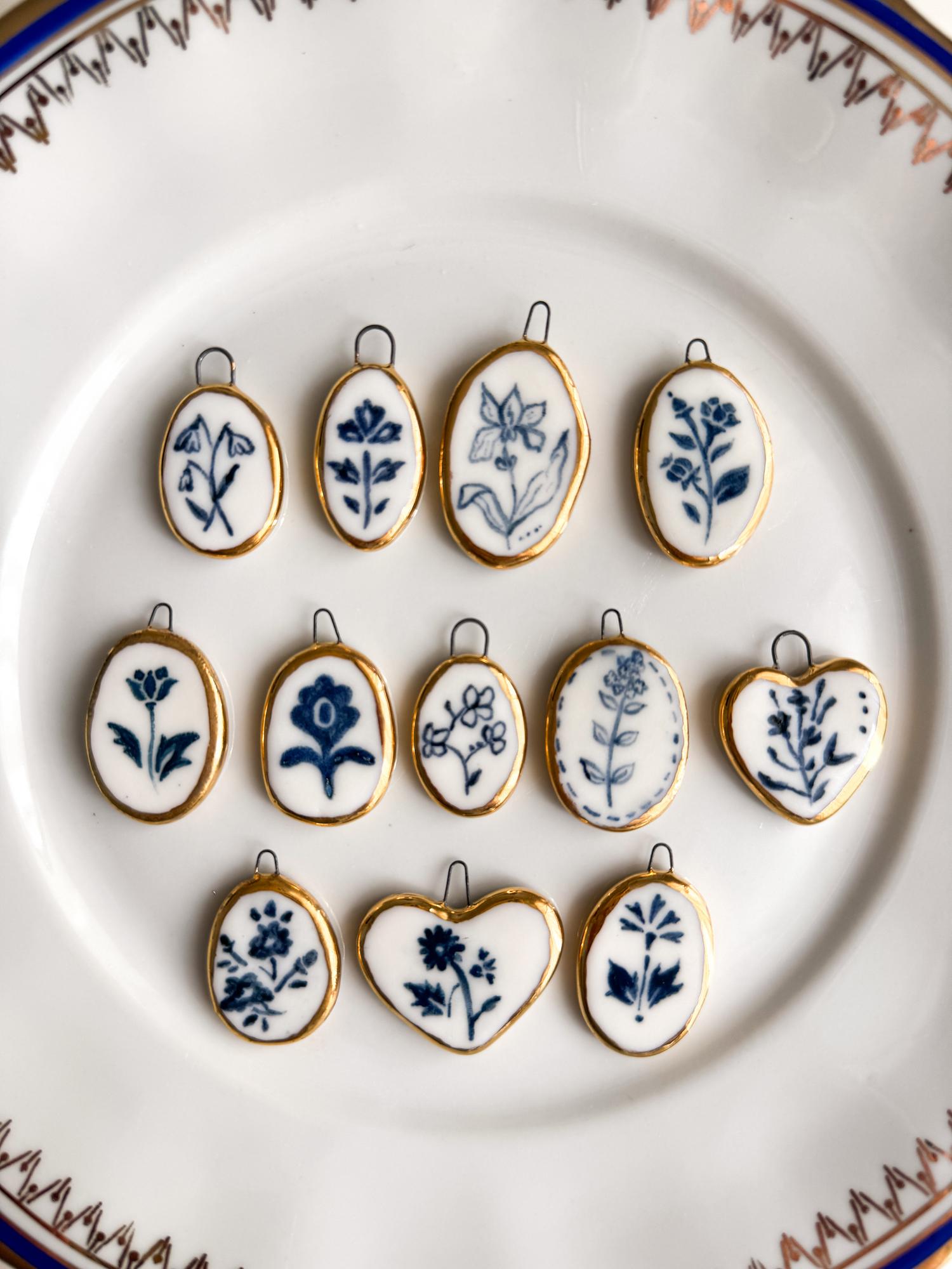 Фарфоровый кулон в винтажном стиле