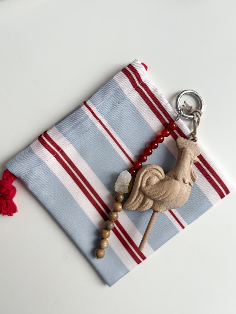 Подвес с деревянным петушком