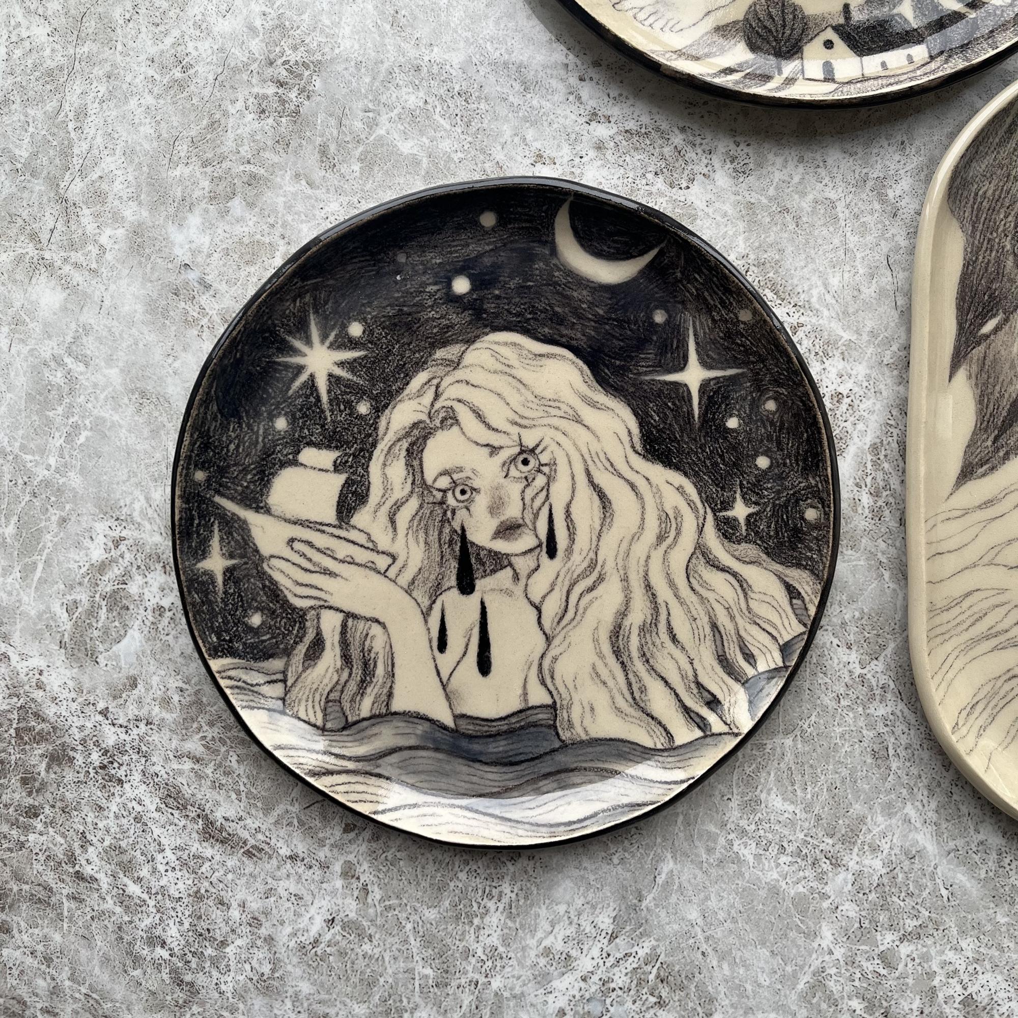 Тарелка с карандашной росписью