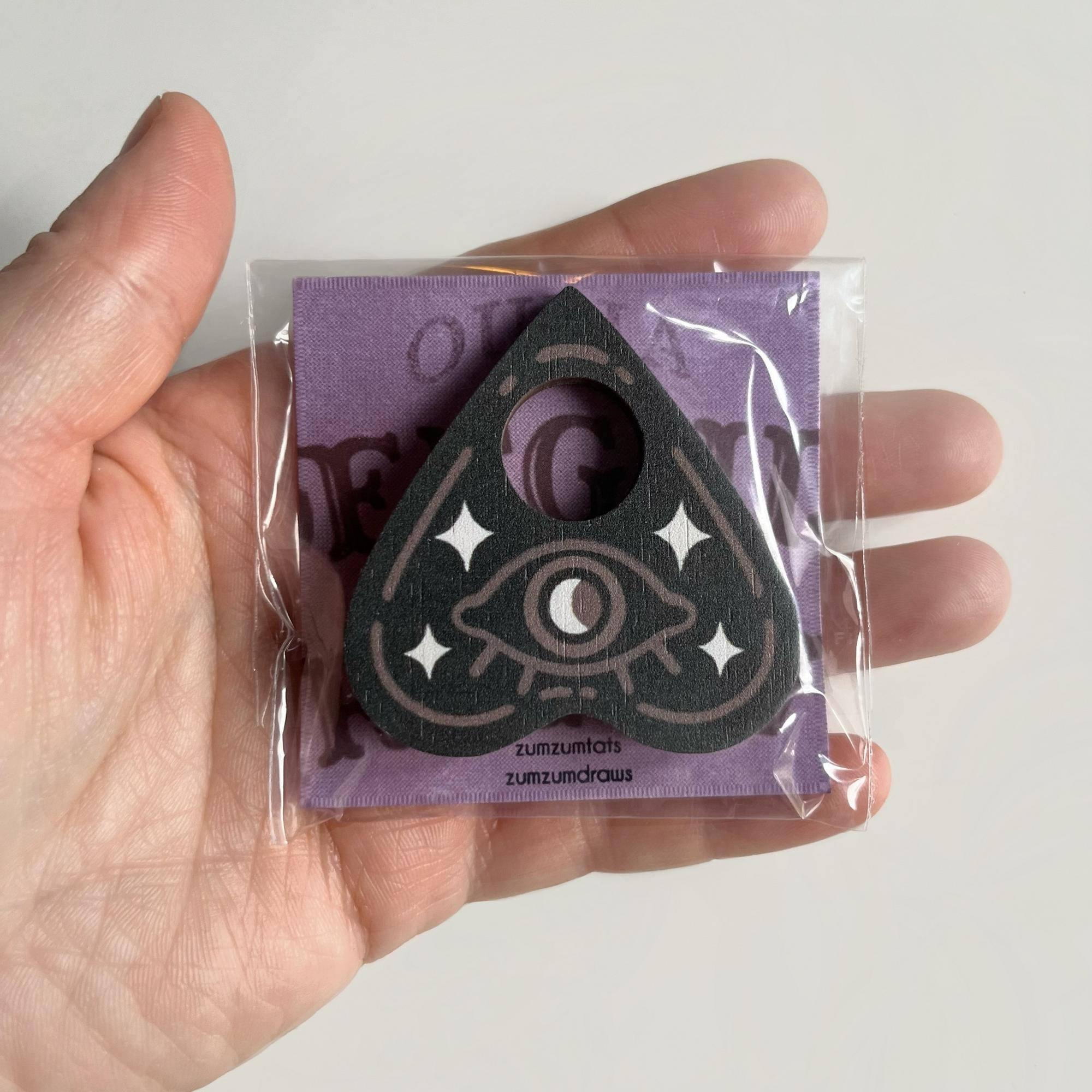 Деревянная брошь в форме указателя для доски Уиджи