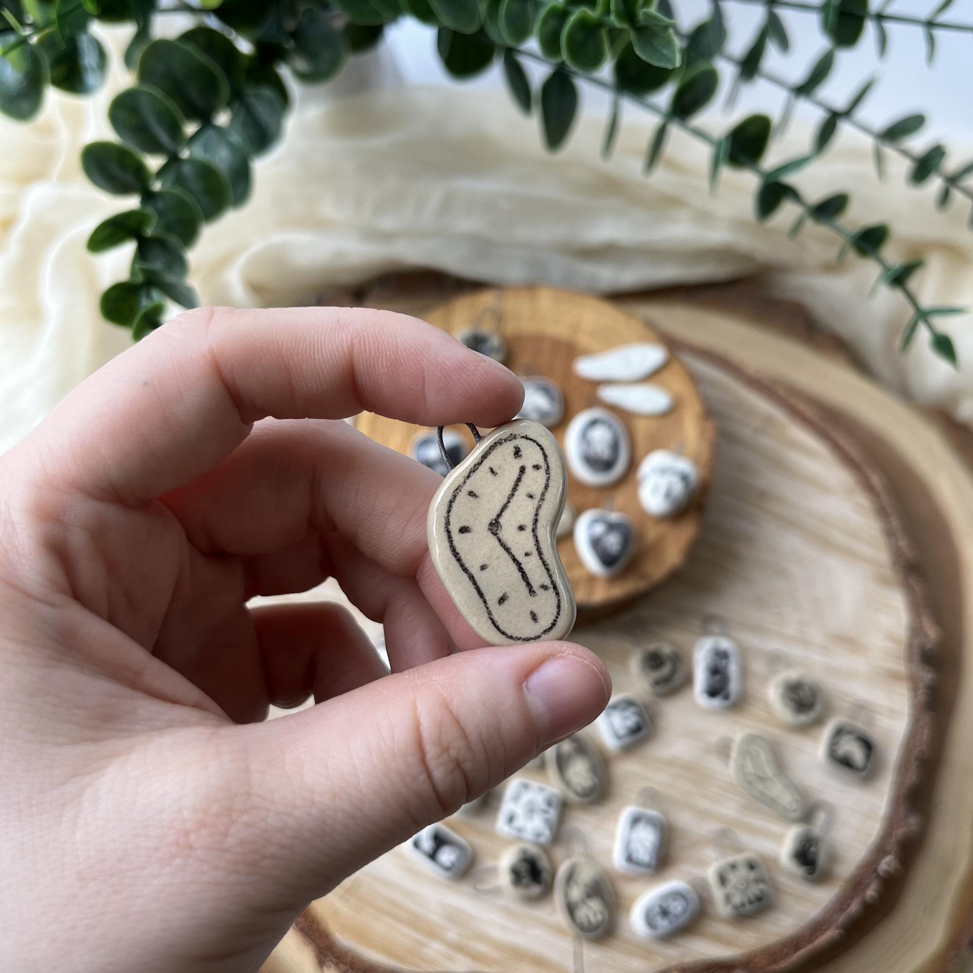 Кулончик по мотивам Дали