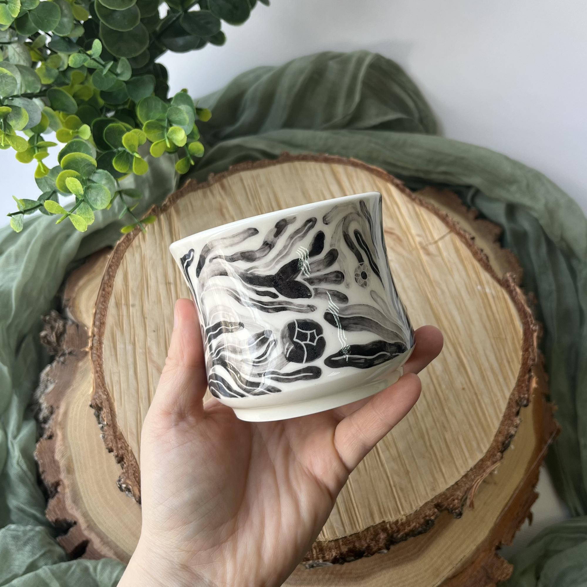 Стакан из полуфарфора с акварельной цветочной росписью