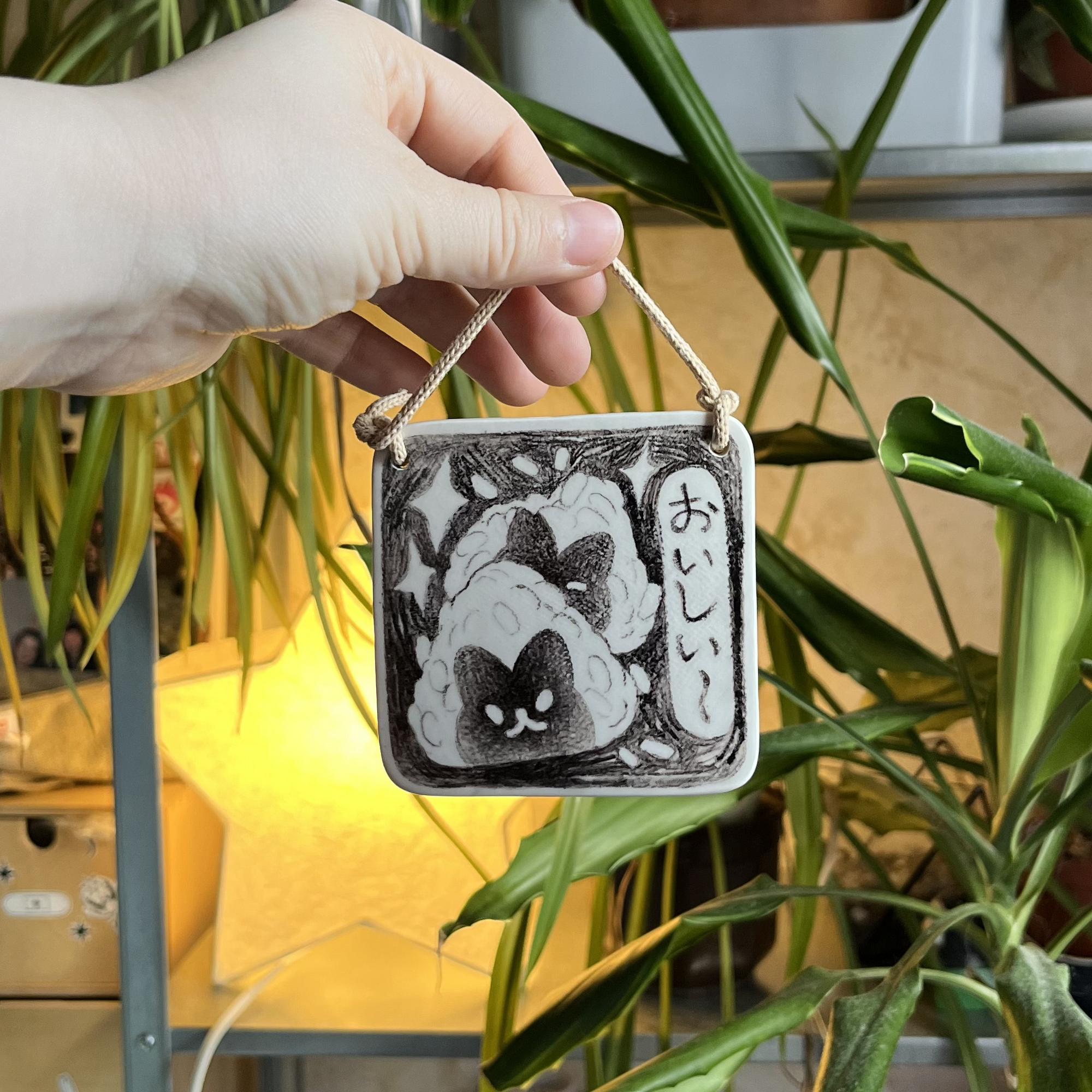 Декоративная квадратная табличка с милыми онигири