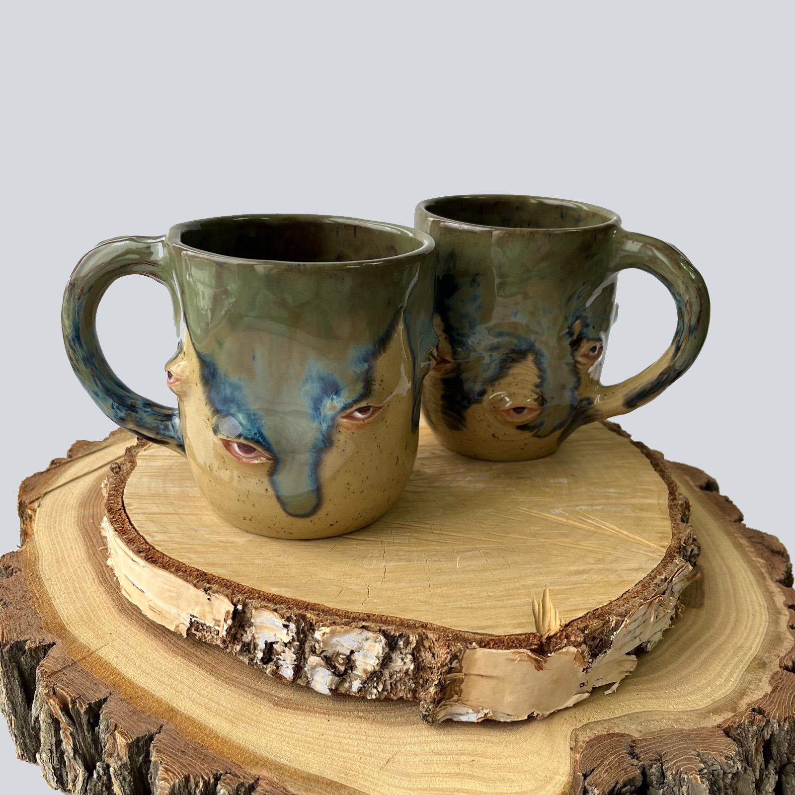 "Помятая" кружка с глазами