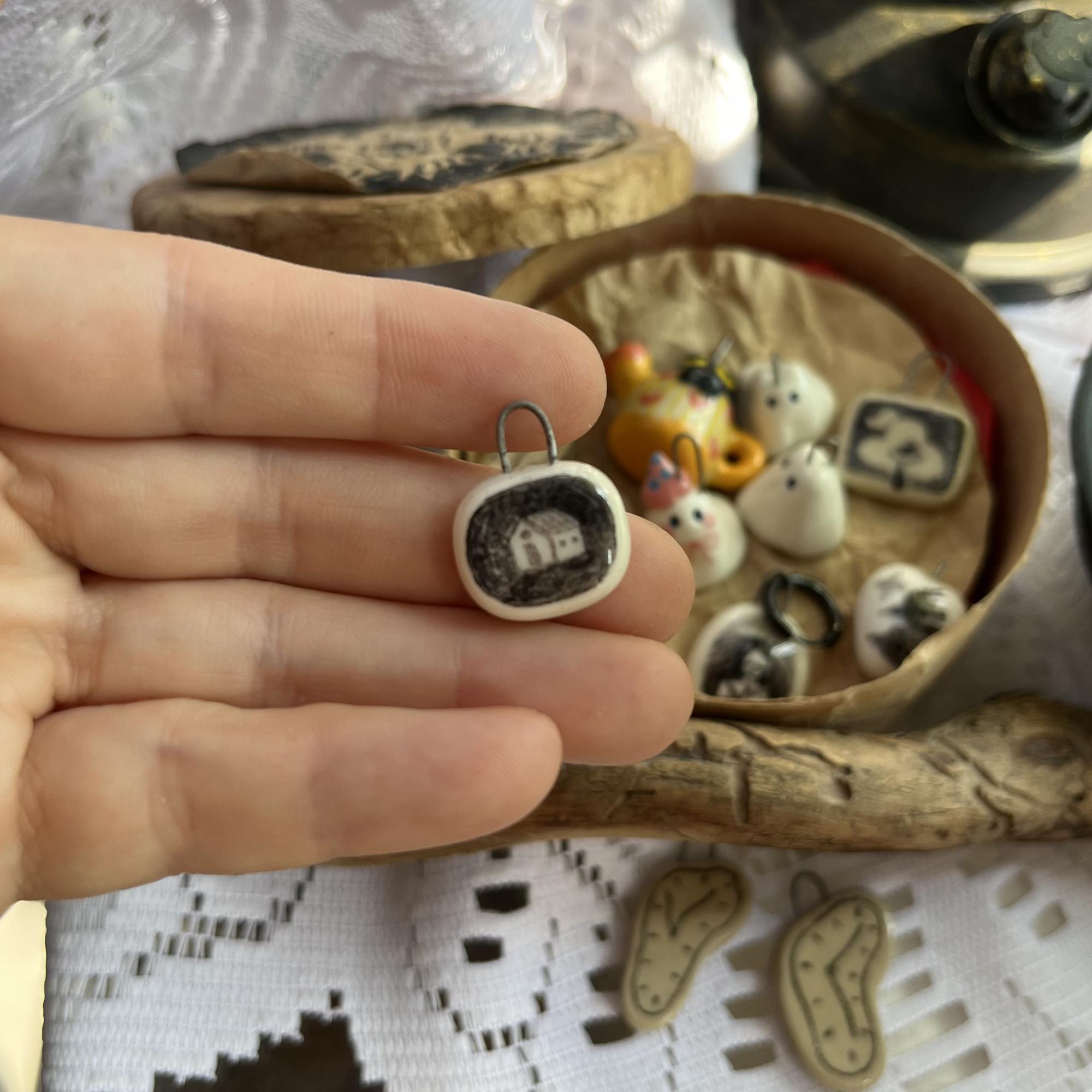 Кулончик/моносерьга домик