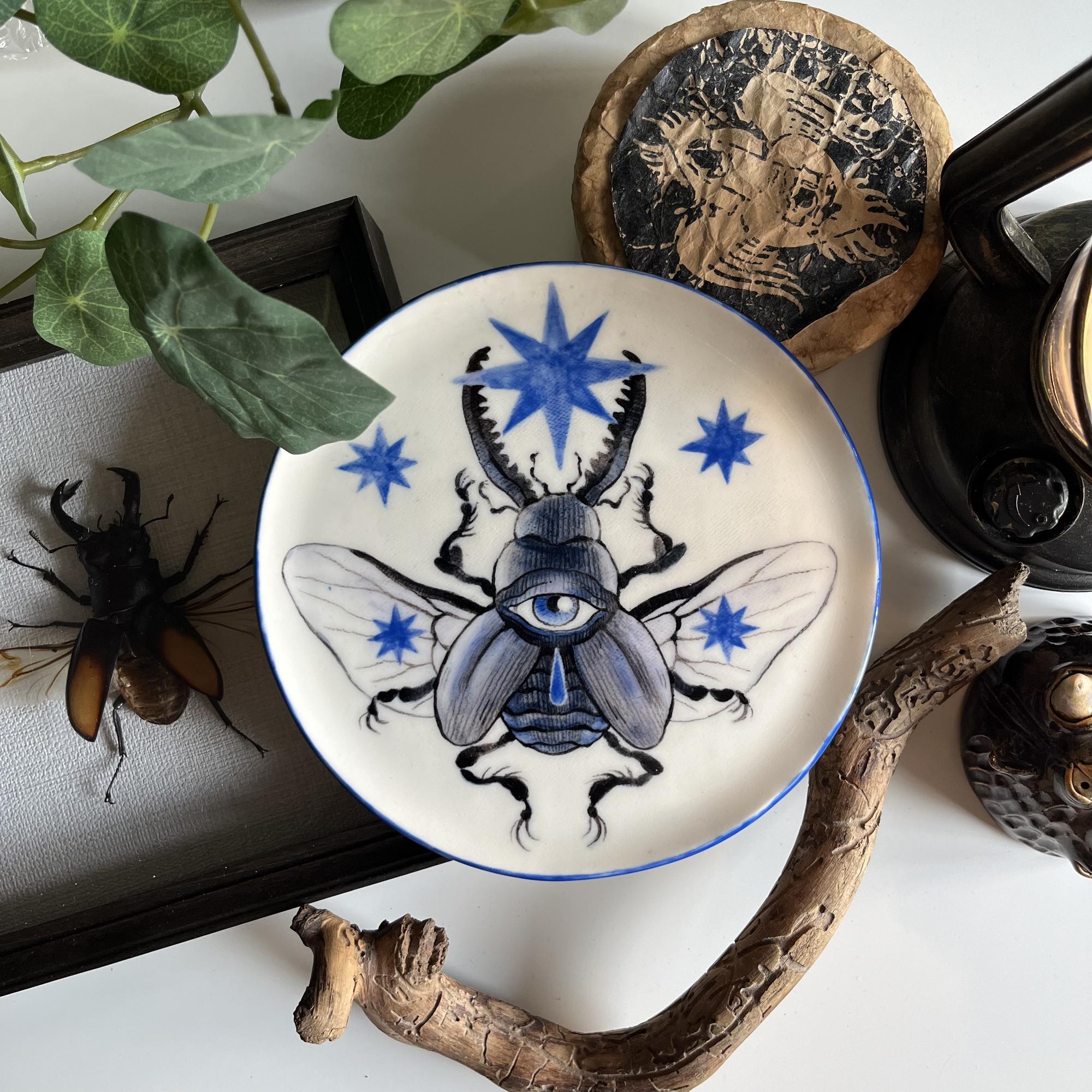 Тарелка с подглазурной росписью