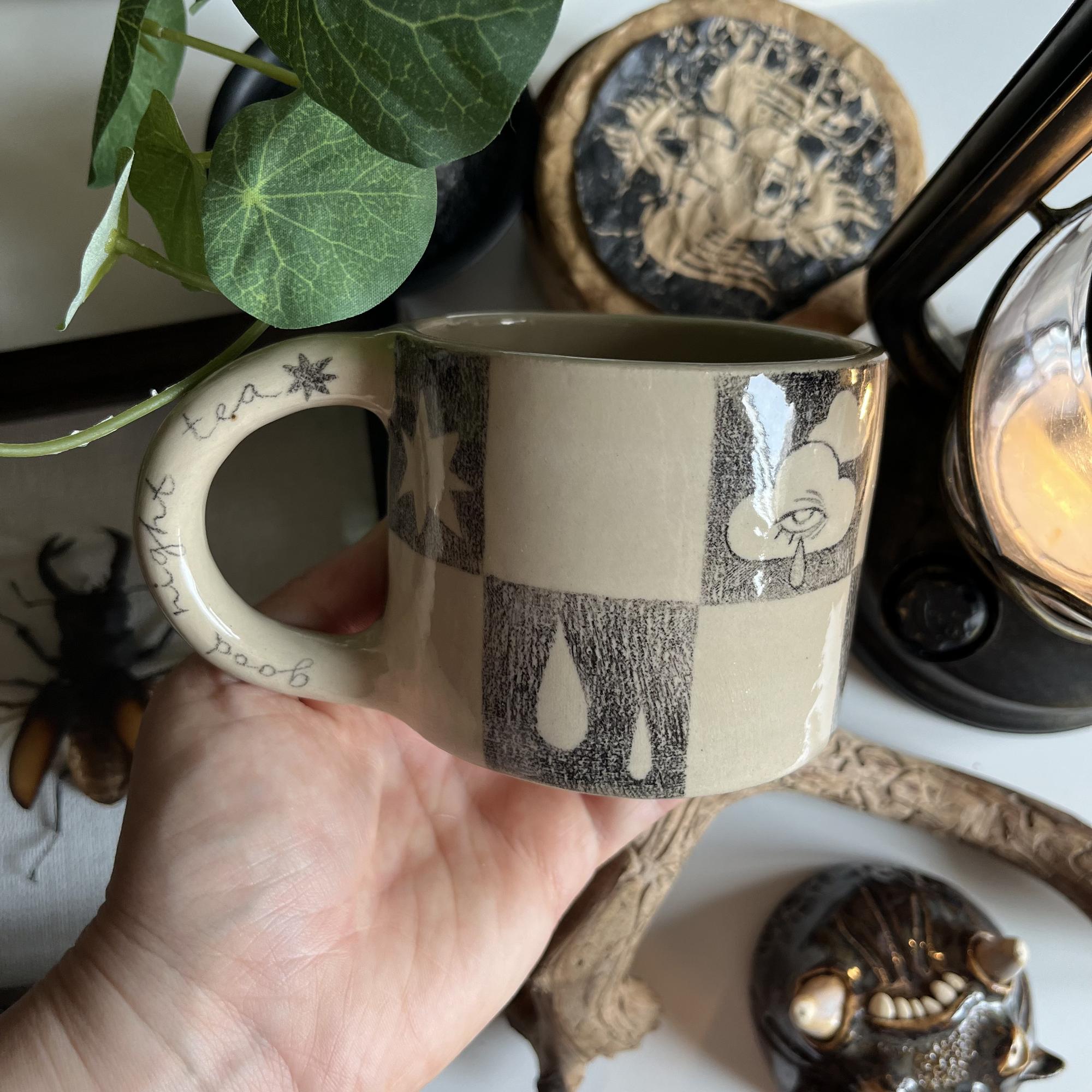 Кружка в карандашную шашечку "Good night tea"