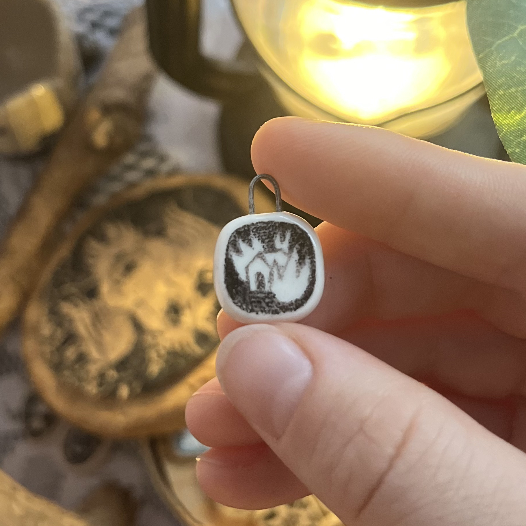 Кулончик/моносерьга горящий дом