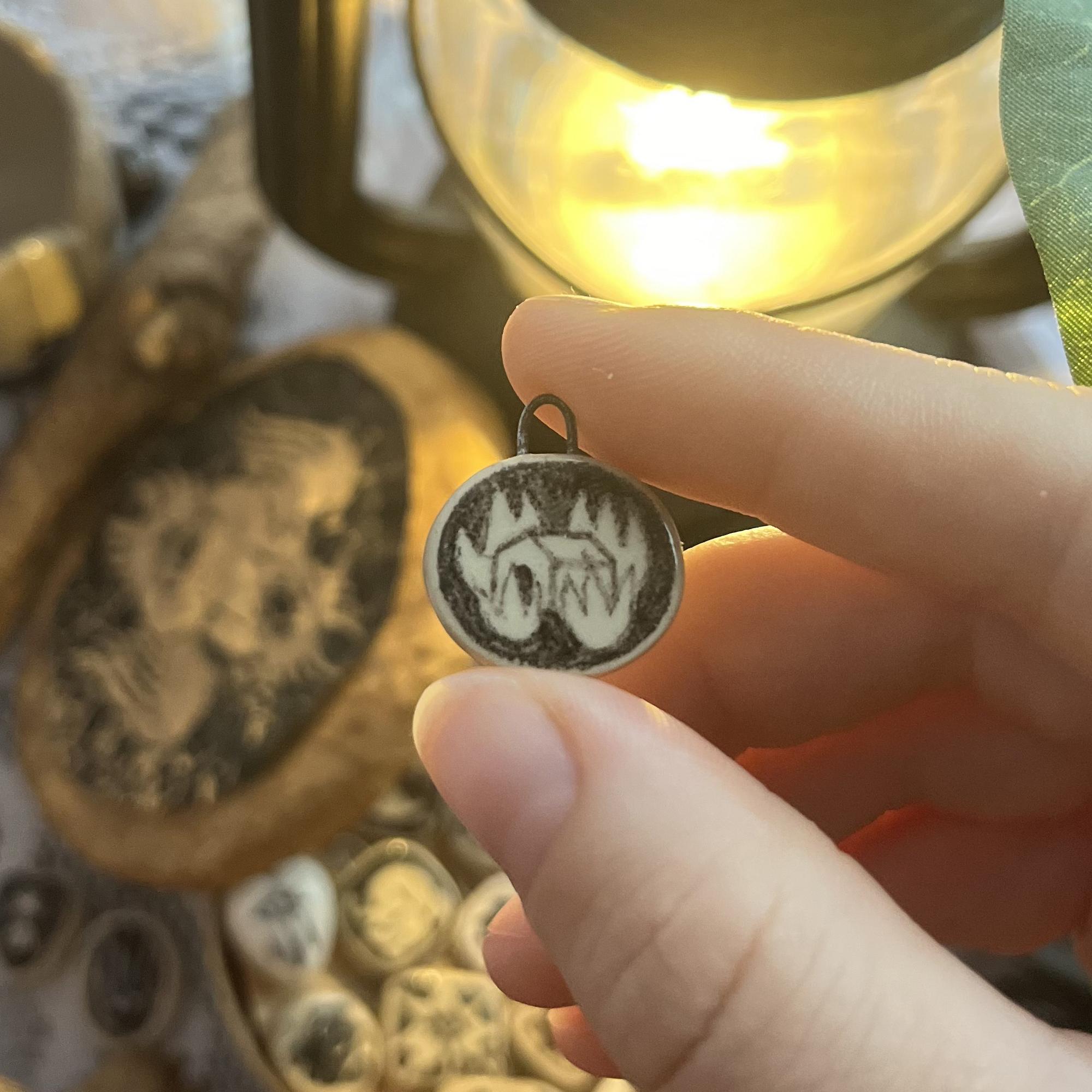 Кулончик/моносерьга с горящим домом