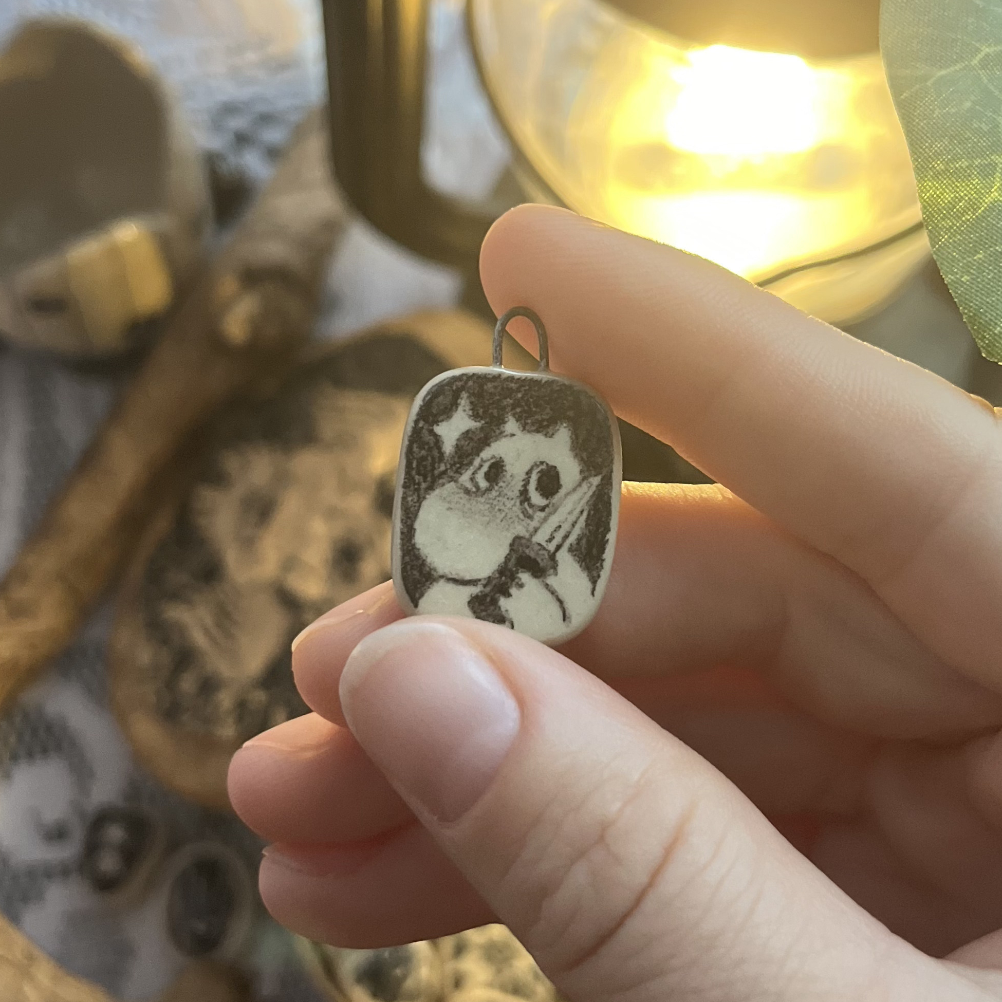 Кулончик с опасным мумиком