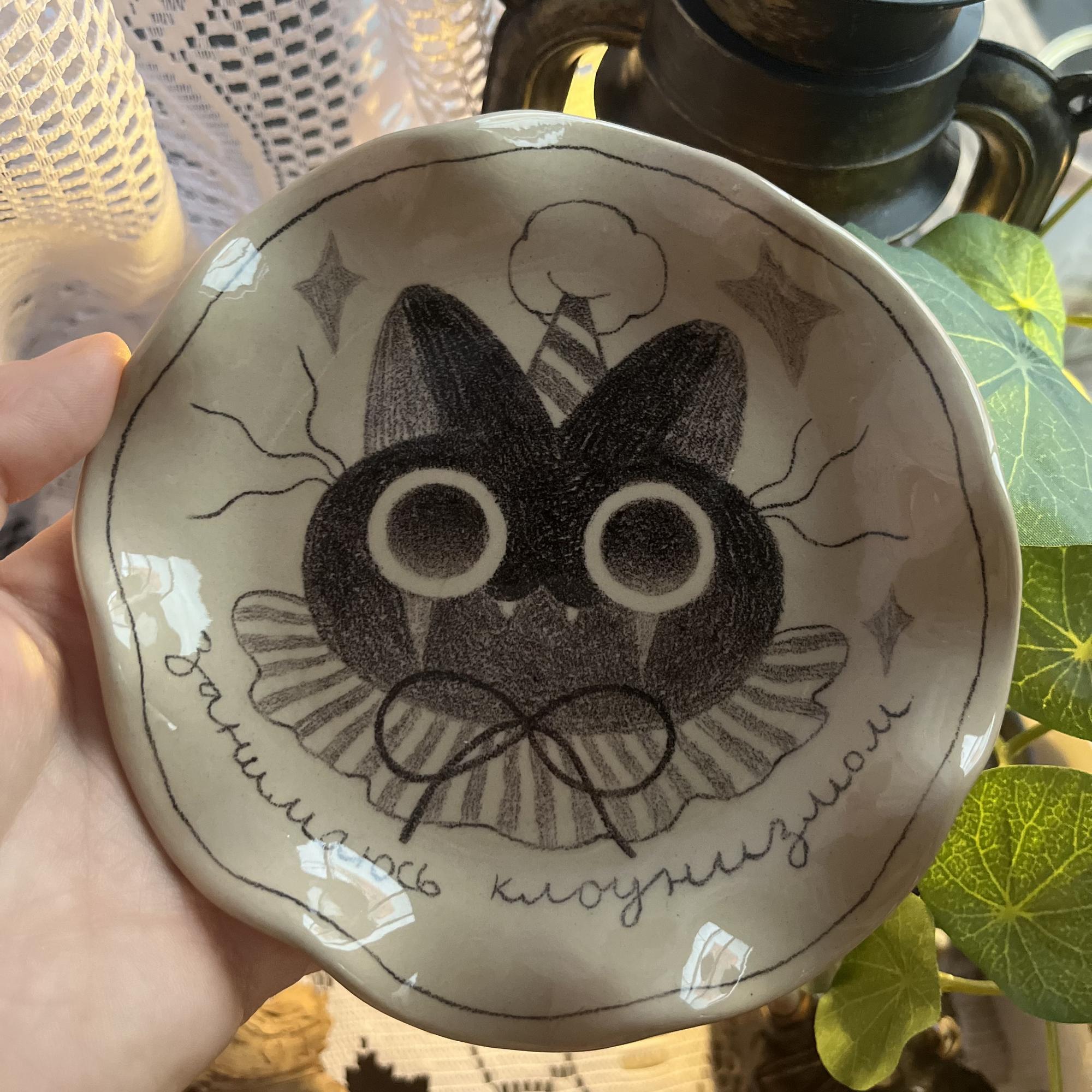 Тарелочка с котиком-клоуном