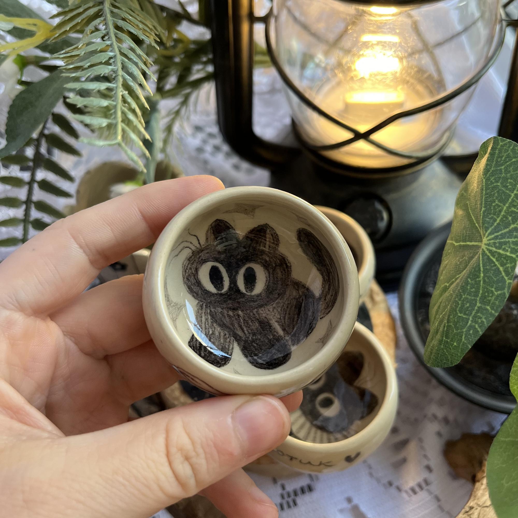 Пиала с карандашным рисунком котика