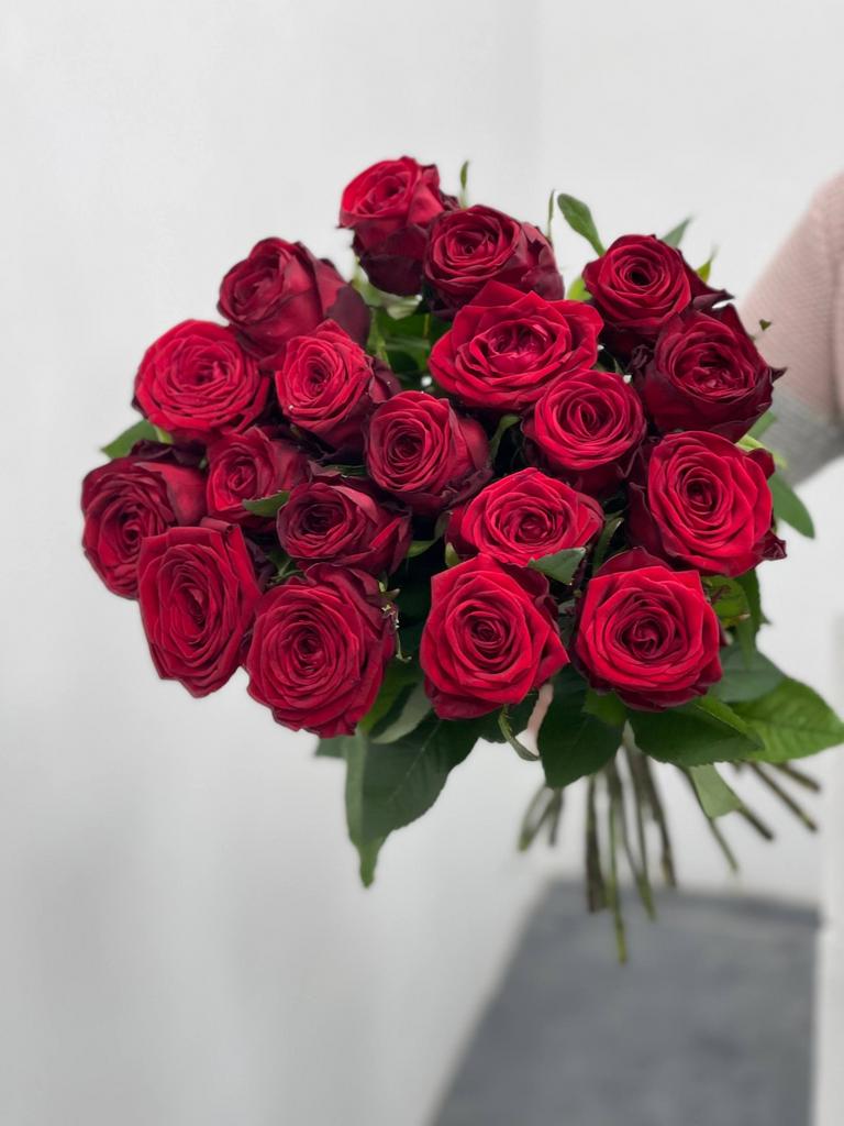 Монобукет из российских роз "Ред Наоми"