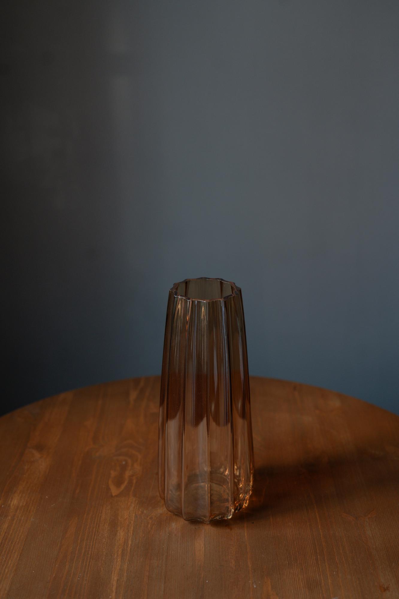 Ваза янтарная граненая