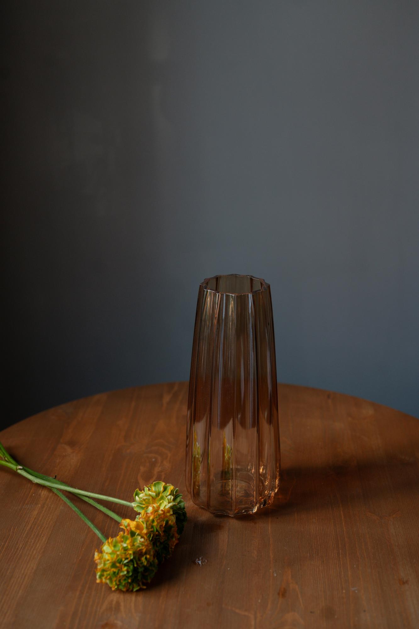 Ваза янтарная граненая