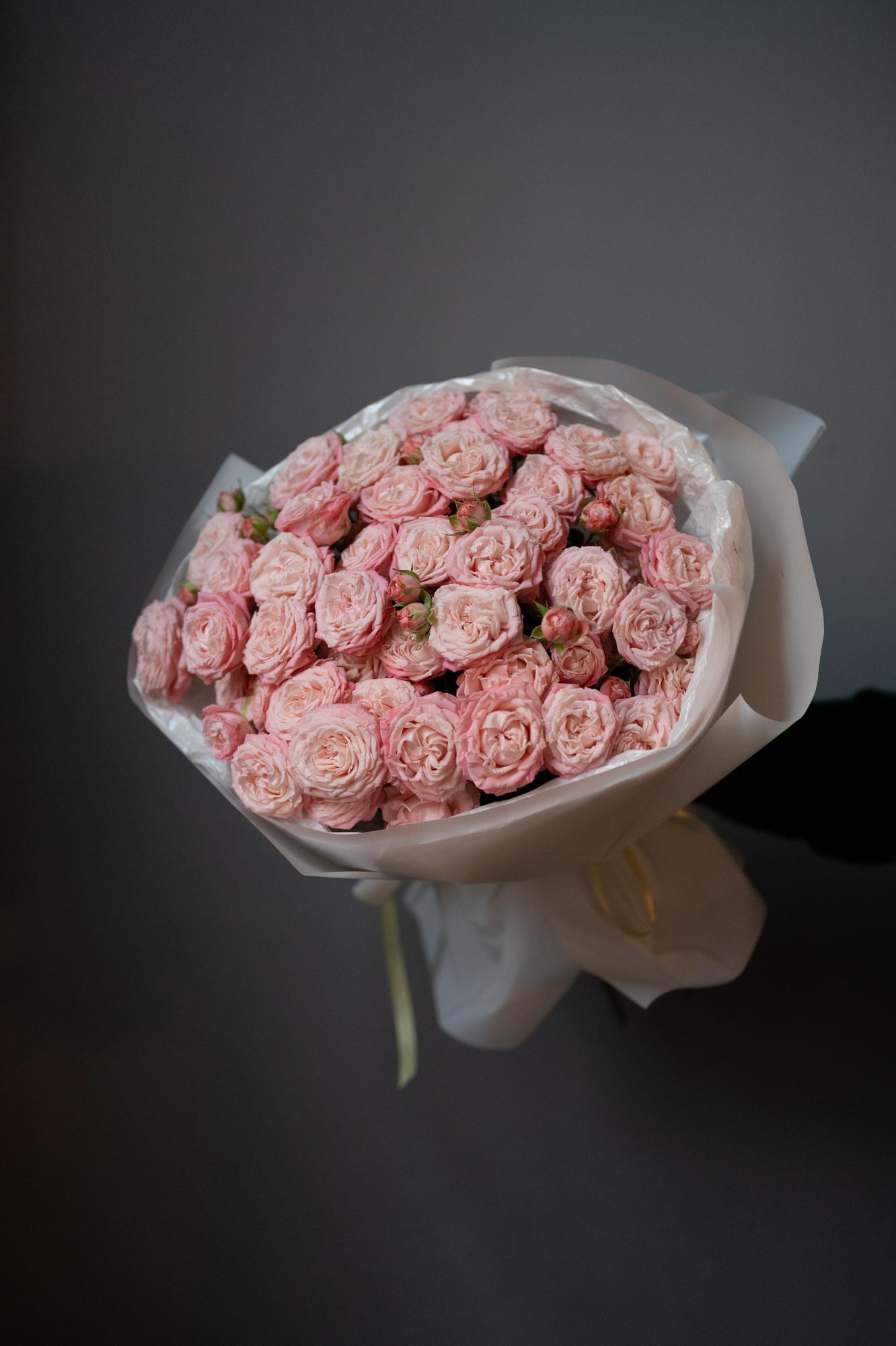 Моно-букет из пионовидных роз мадам Бомбастик