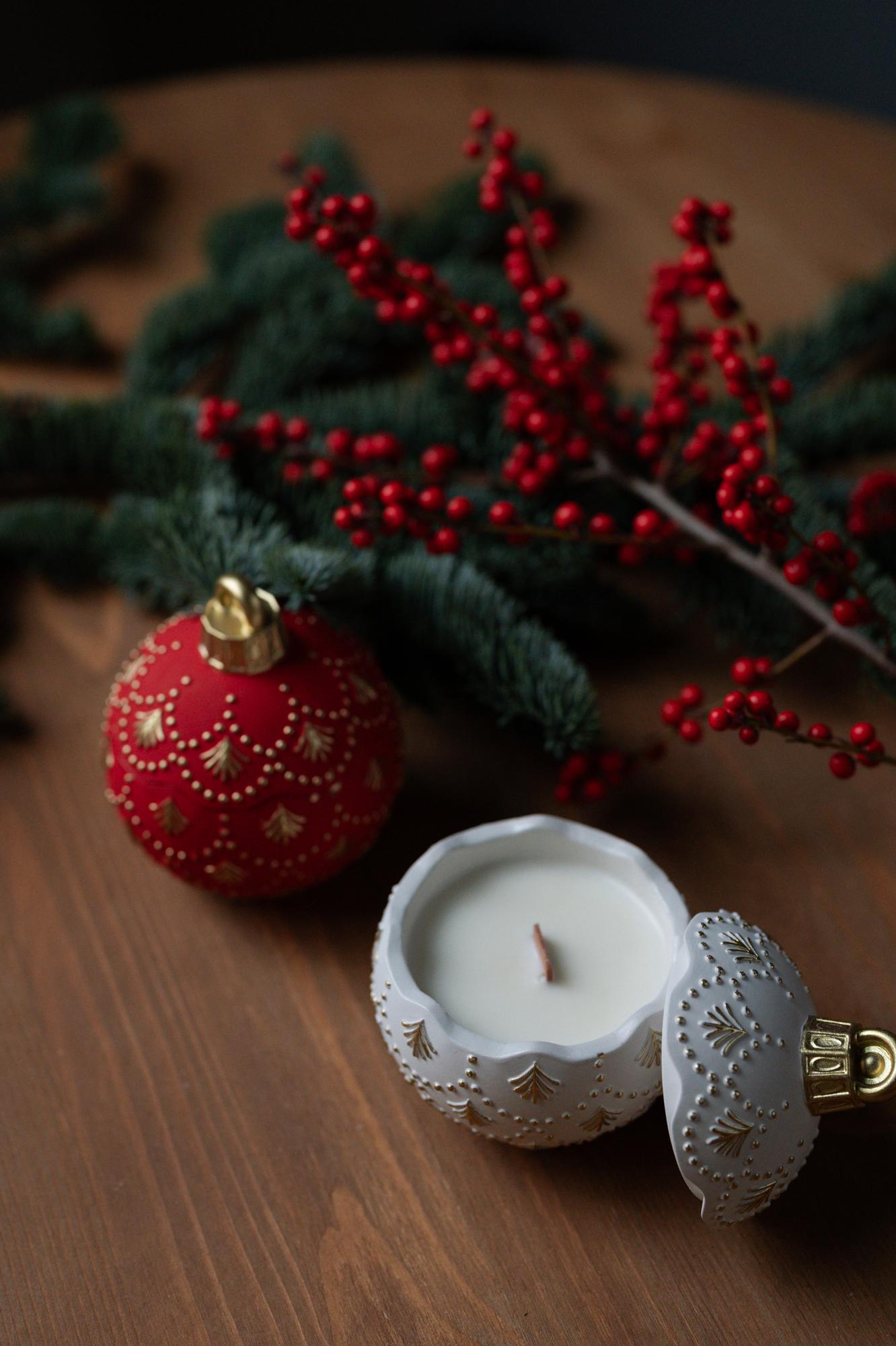 Свеча "Новогодний шар" ароматизированная