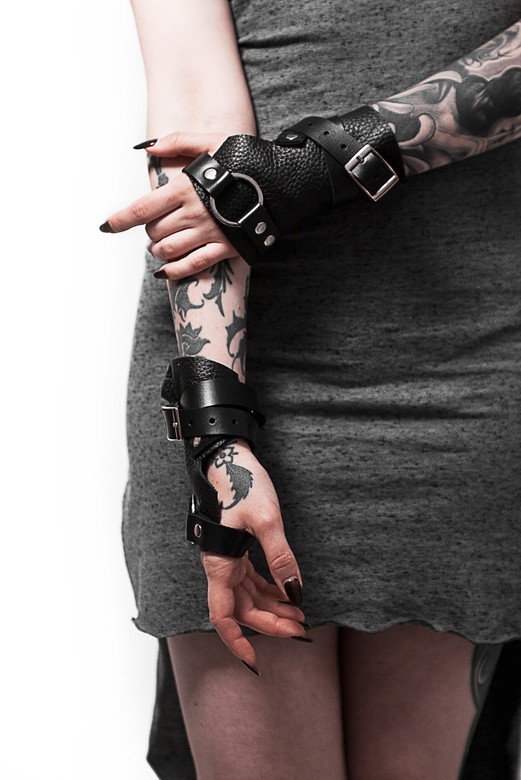 Митенки женские из натуральной кожи с кольцами