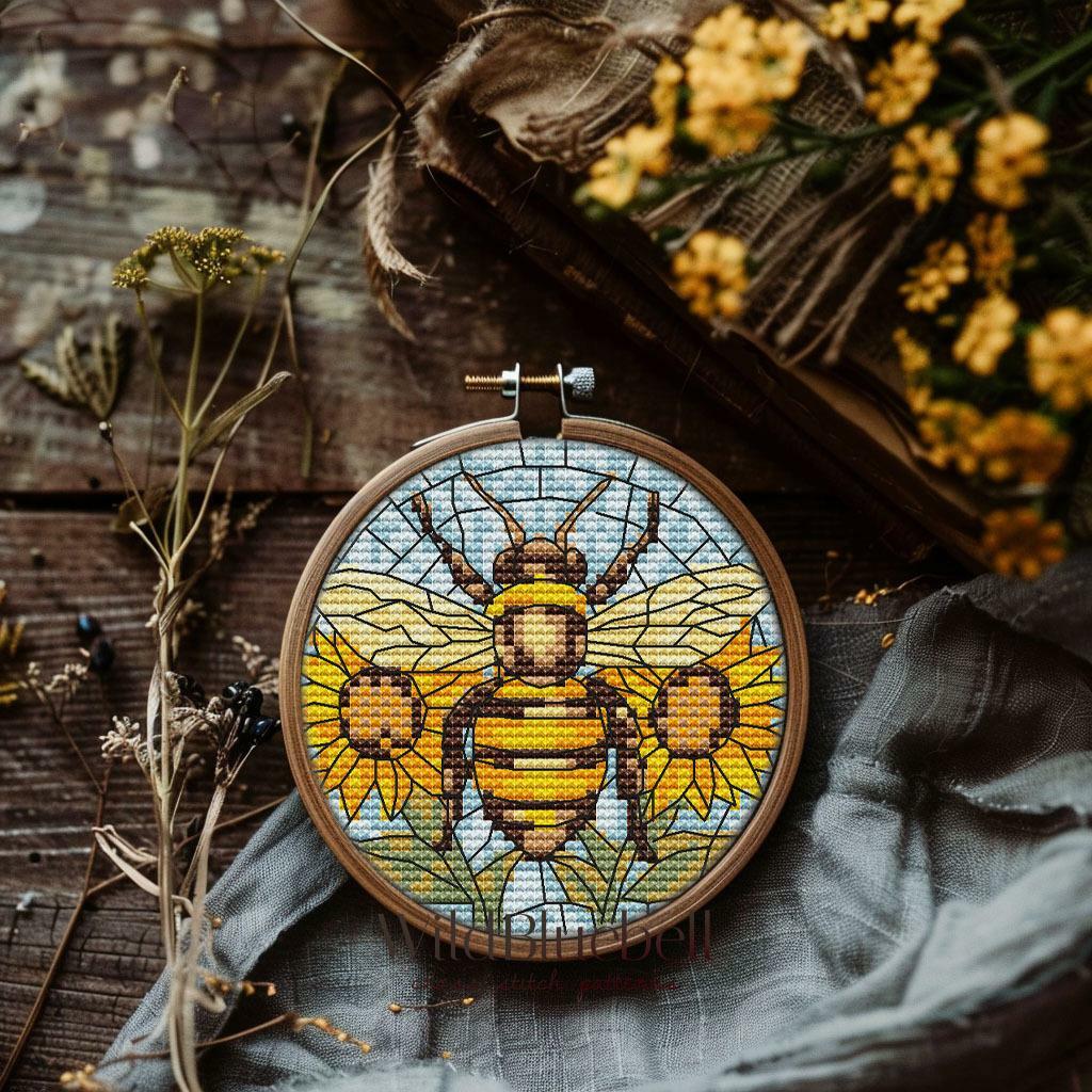 Витраж с пчелой. Электронная схема вышивки крестиком