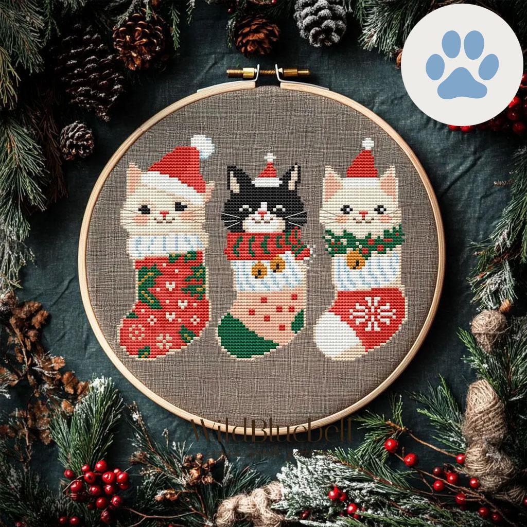 Коты в рождественских носках. Электронная схема вышивки крестиком