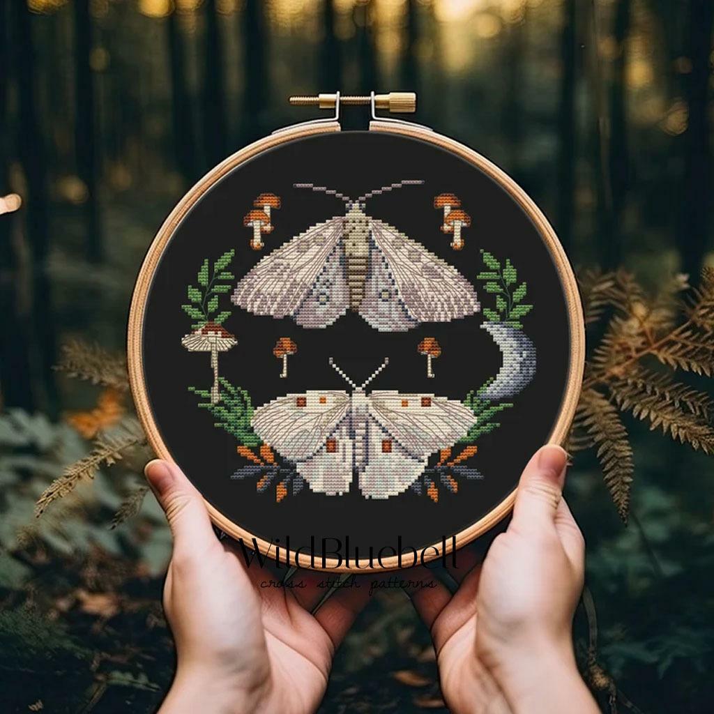 Грибные мотыльки. Электронная схема вышивки крестиком