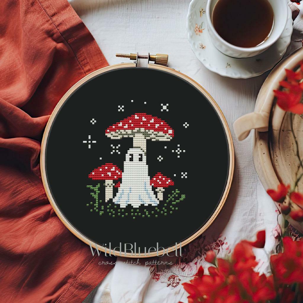 Под мухомором. Электронная схема вышивки крестиком