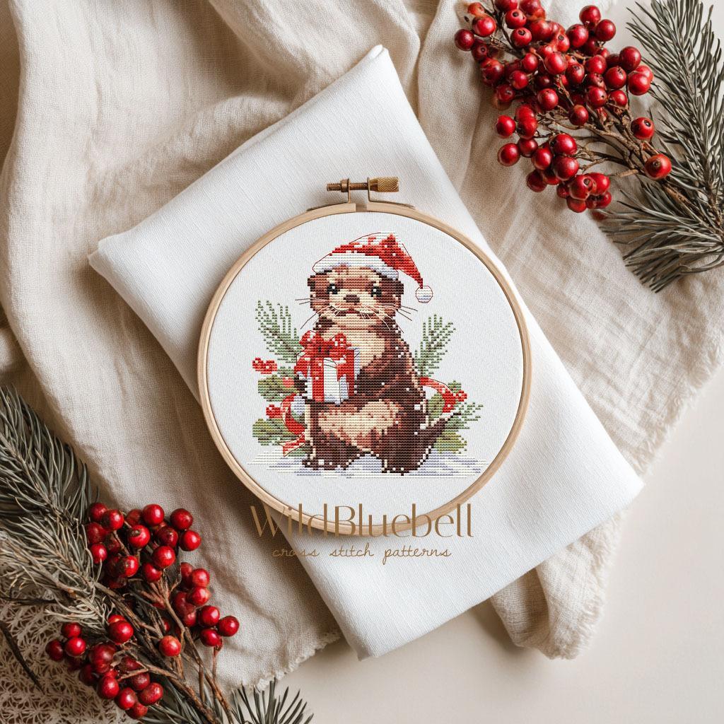 Праздничная выдра. Электронная схема вышивки крестиком