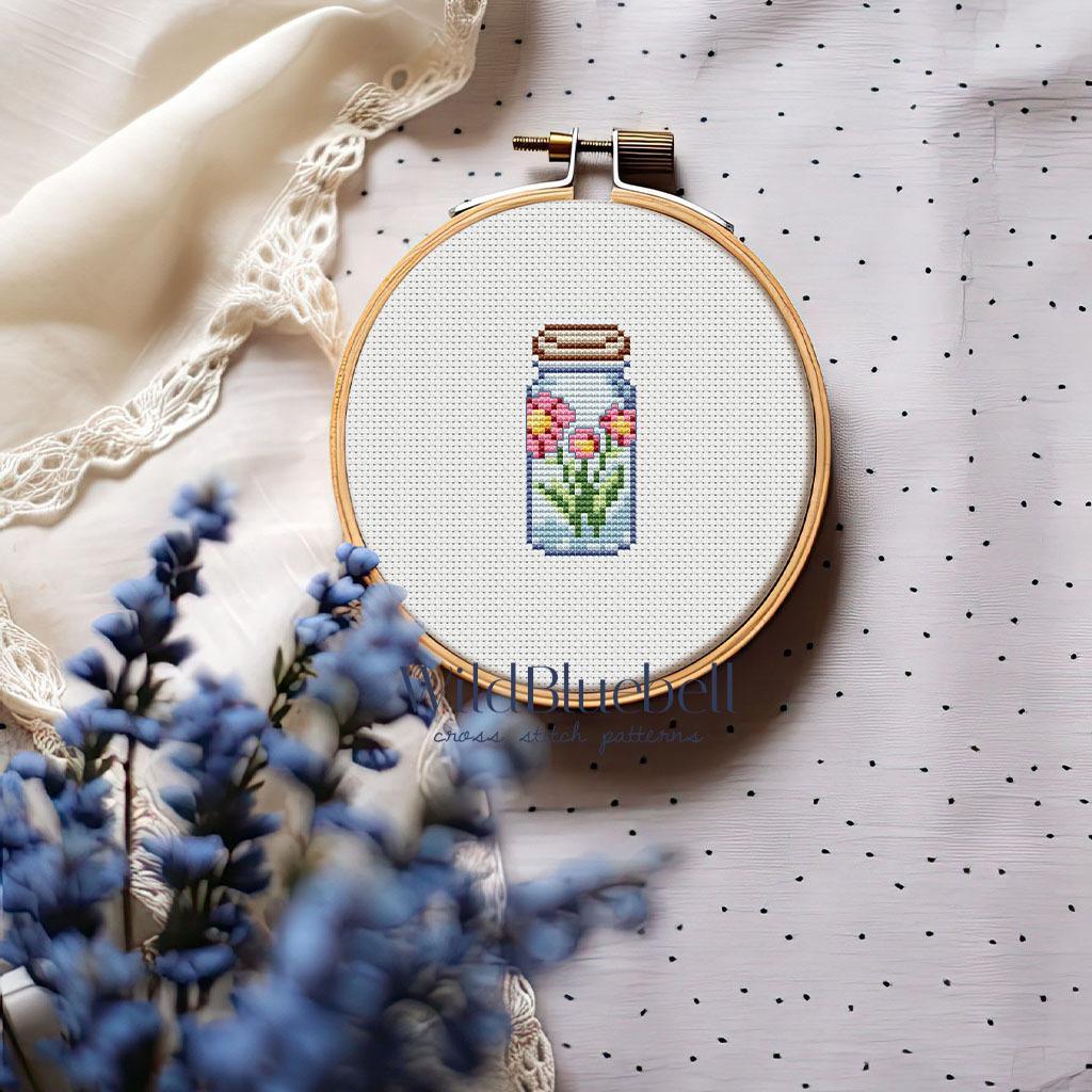 Бутылочка с первоцветами. Электронная схема вышивки крестиком