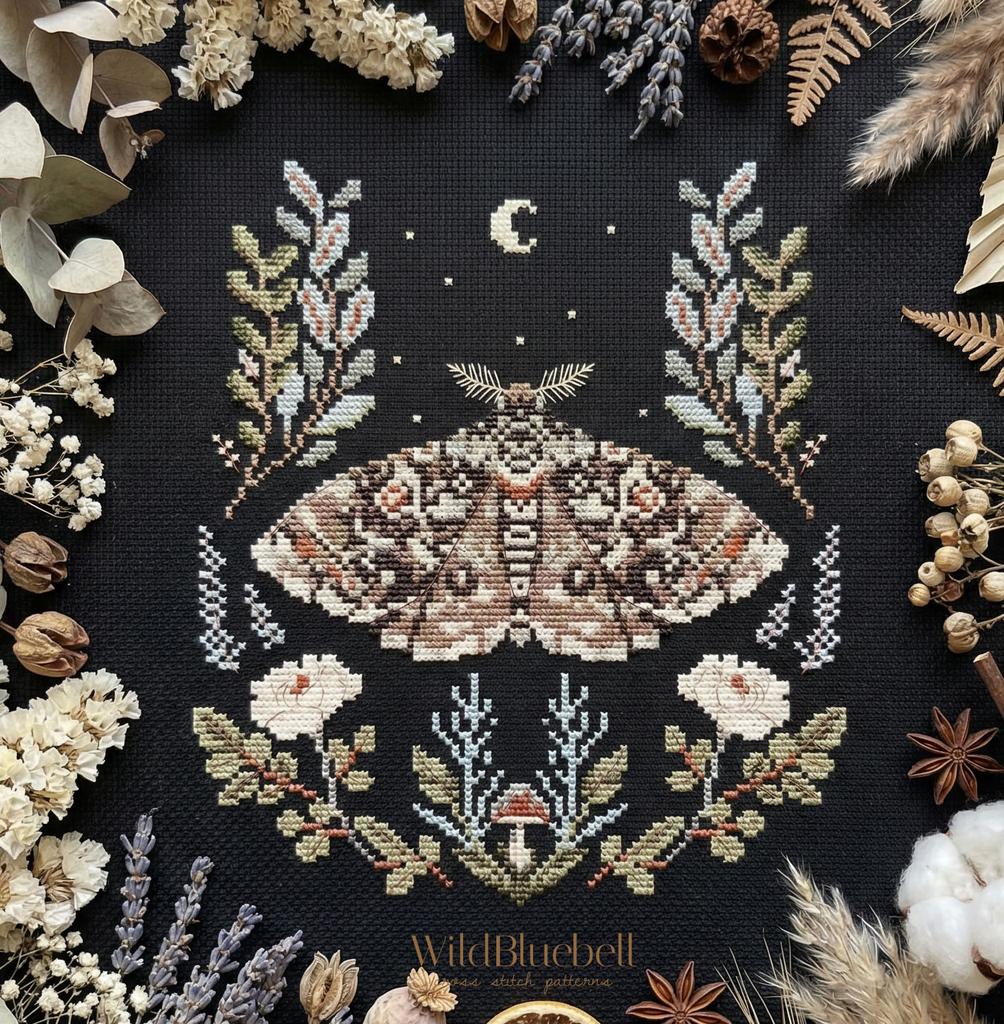 Мотылёк из тёмной чащи. Электронная схема вышивки крестиком cs109