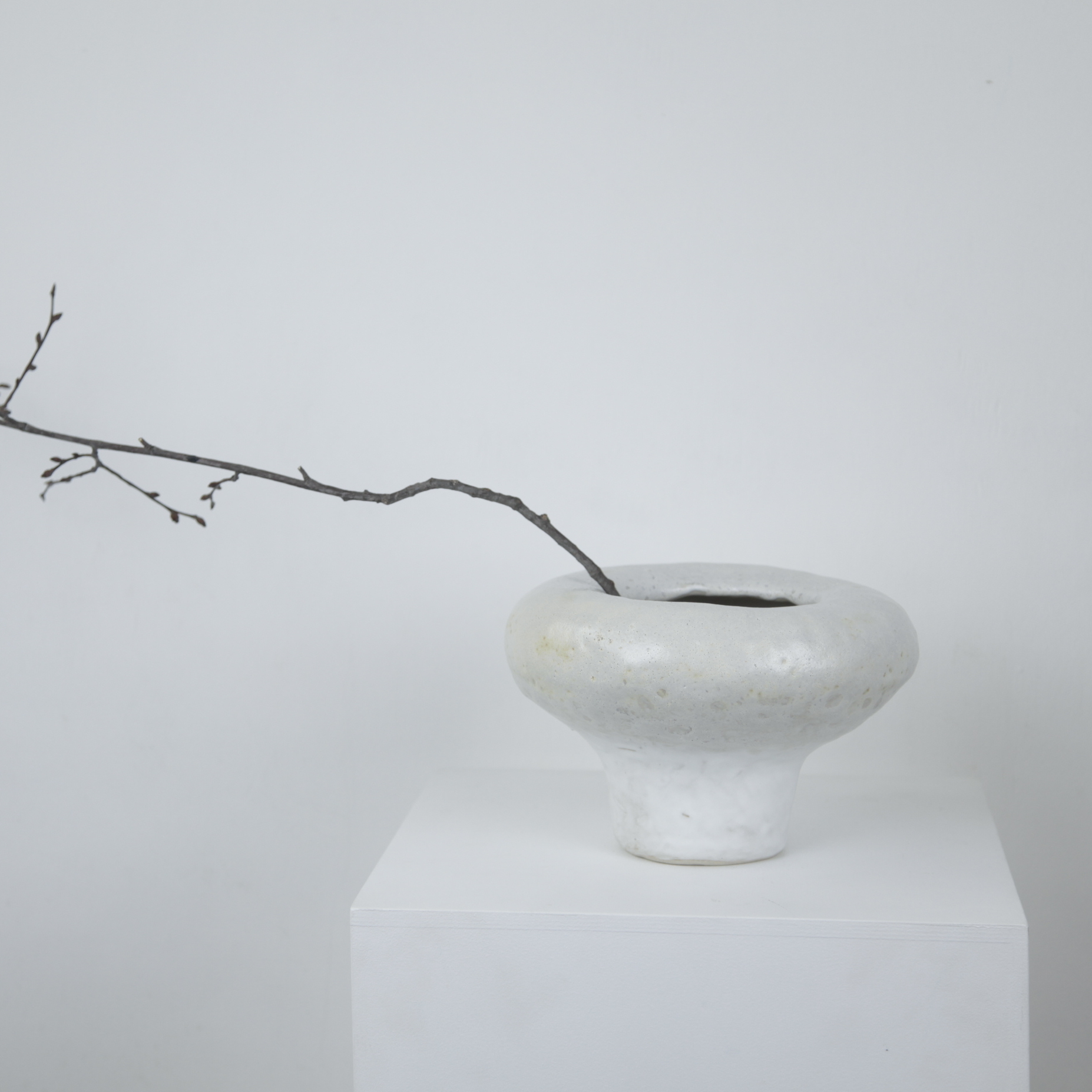 Ваза "Чугунок" белая