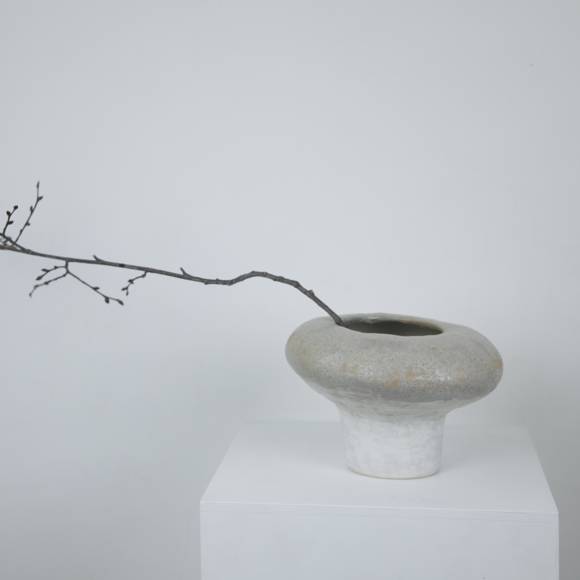 Ваза "Чугунок" серая