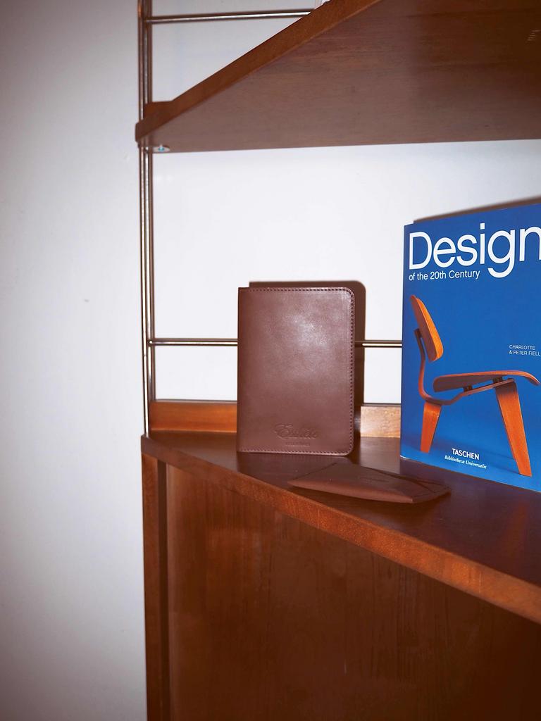 Обложка для паспорта Tudor brown