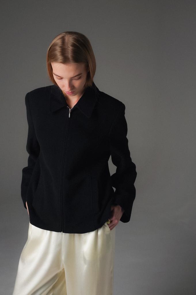 Короткая куртка из шерсти