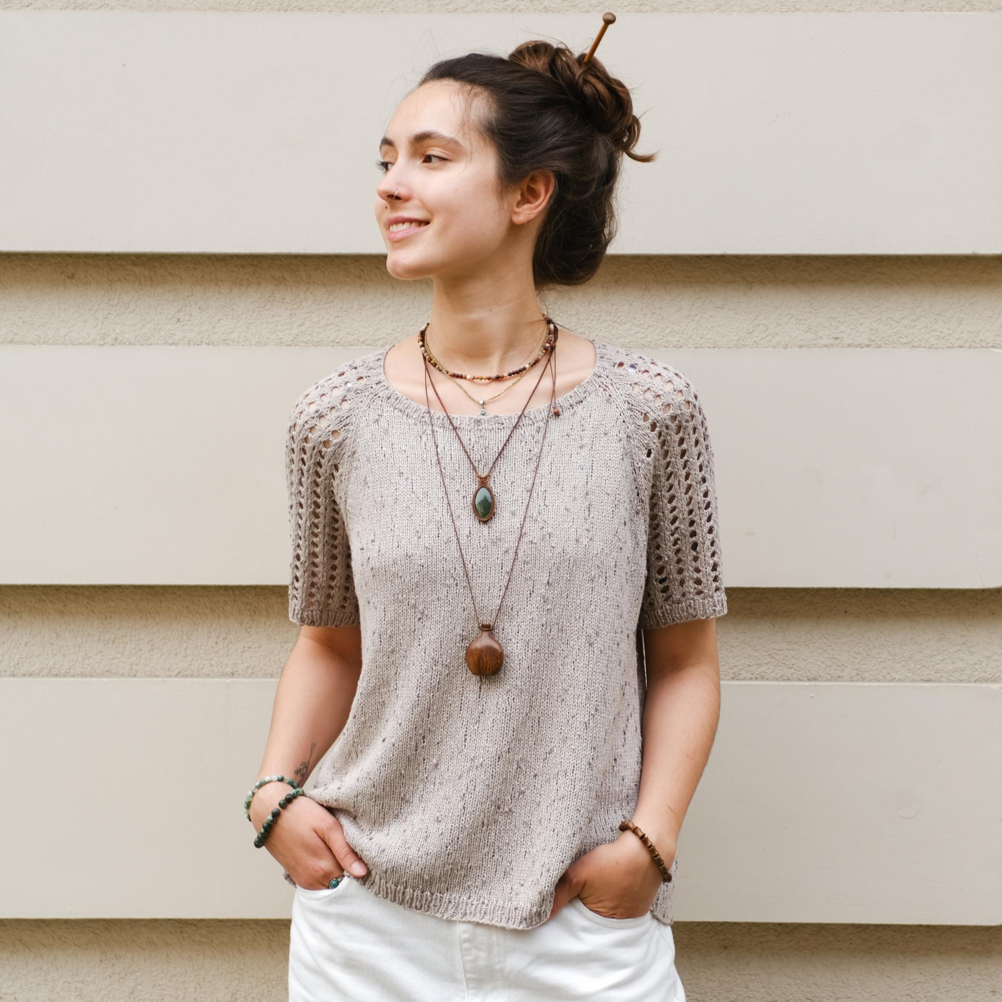 Описание футболки #АТМО_ЛУЧИ_НА_ПЛЕЧИ  в формате PDF