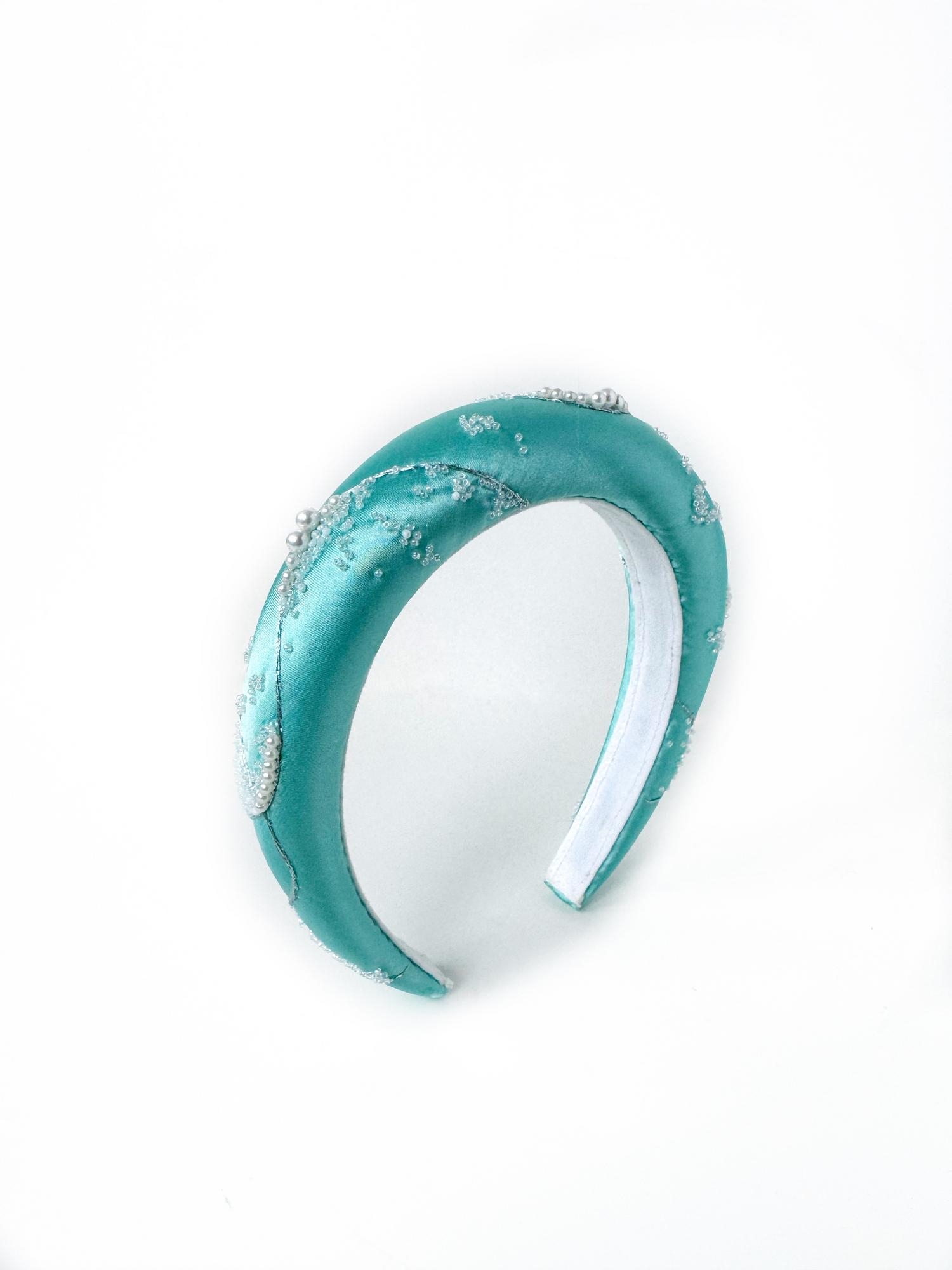Ободок для волос с ручной вышивкой "Пена морская"