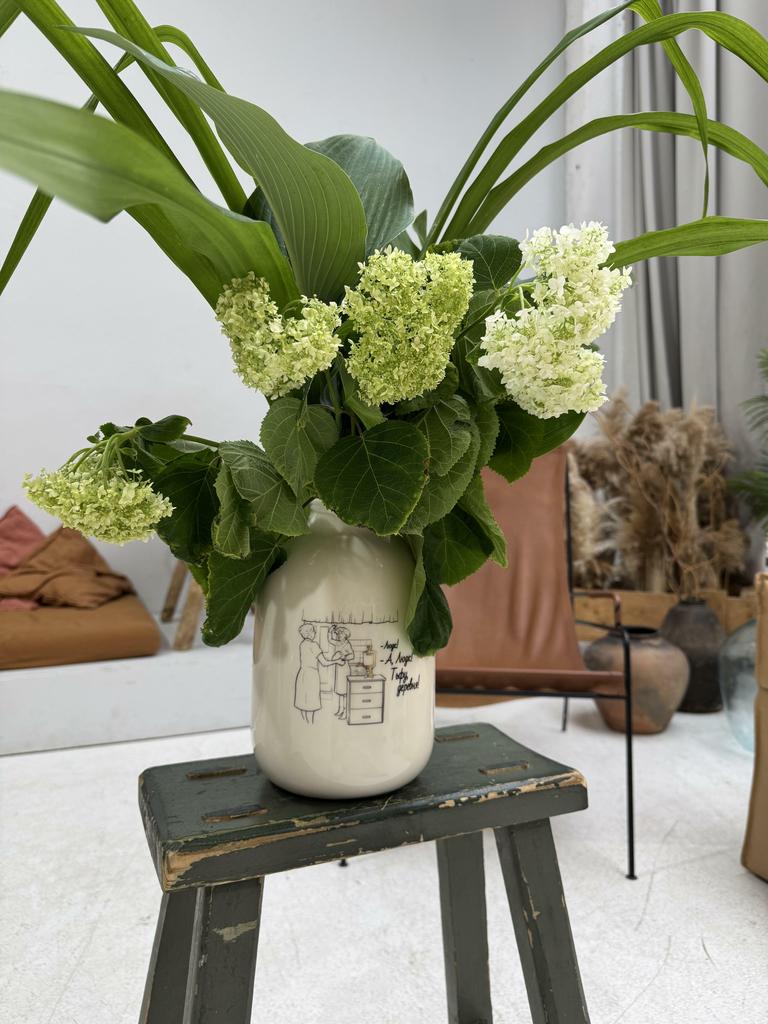 "Трехлитровая" -Людк! А, Людк!