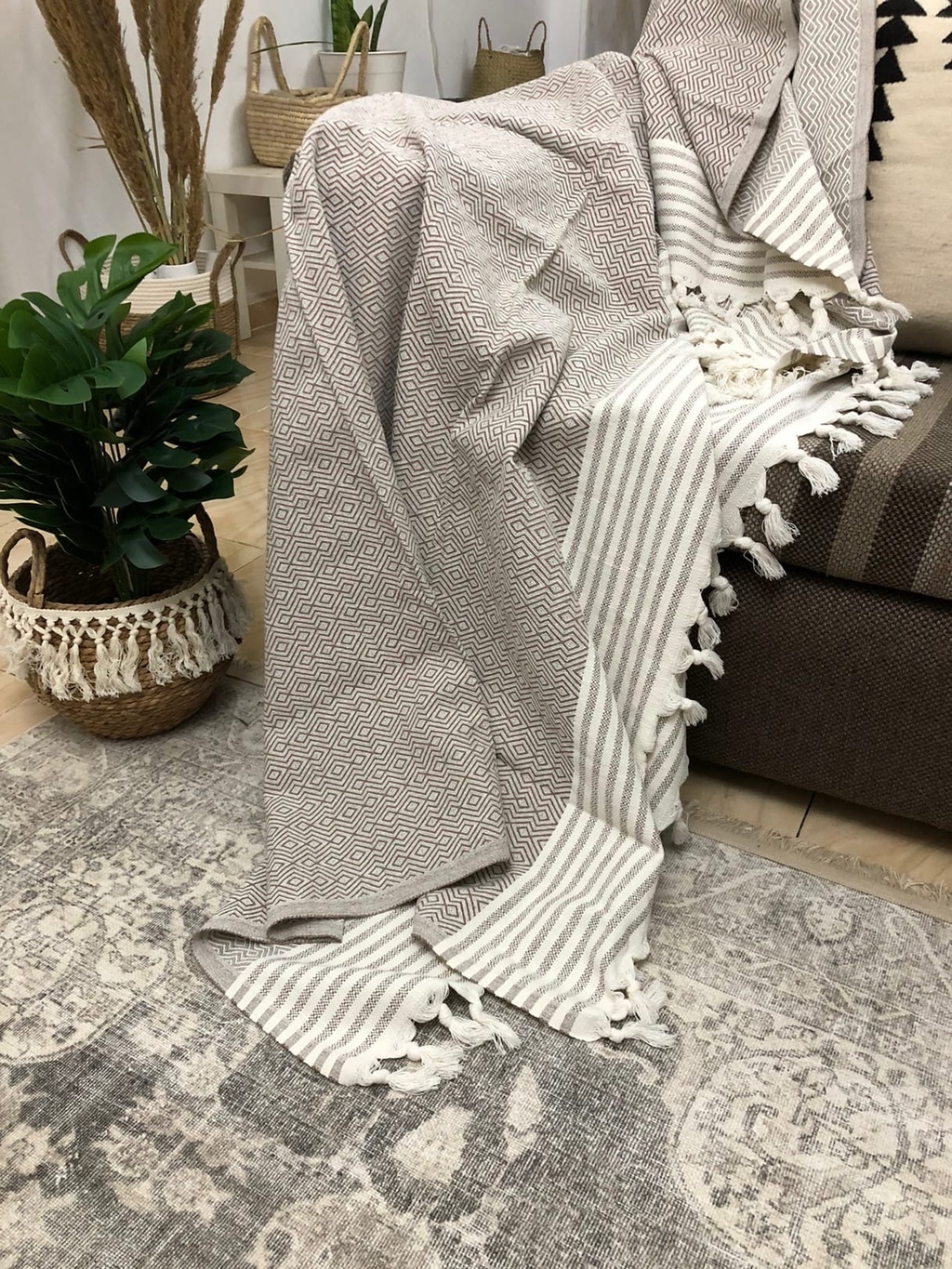 Плед бежевый, ромбы