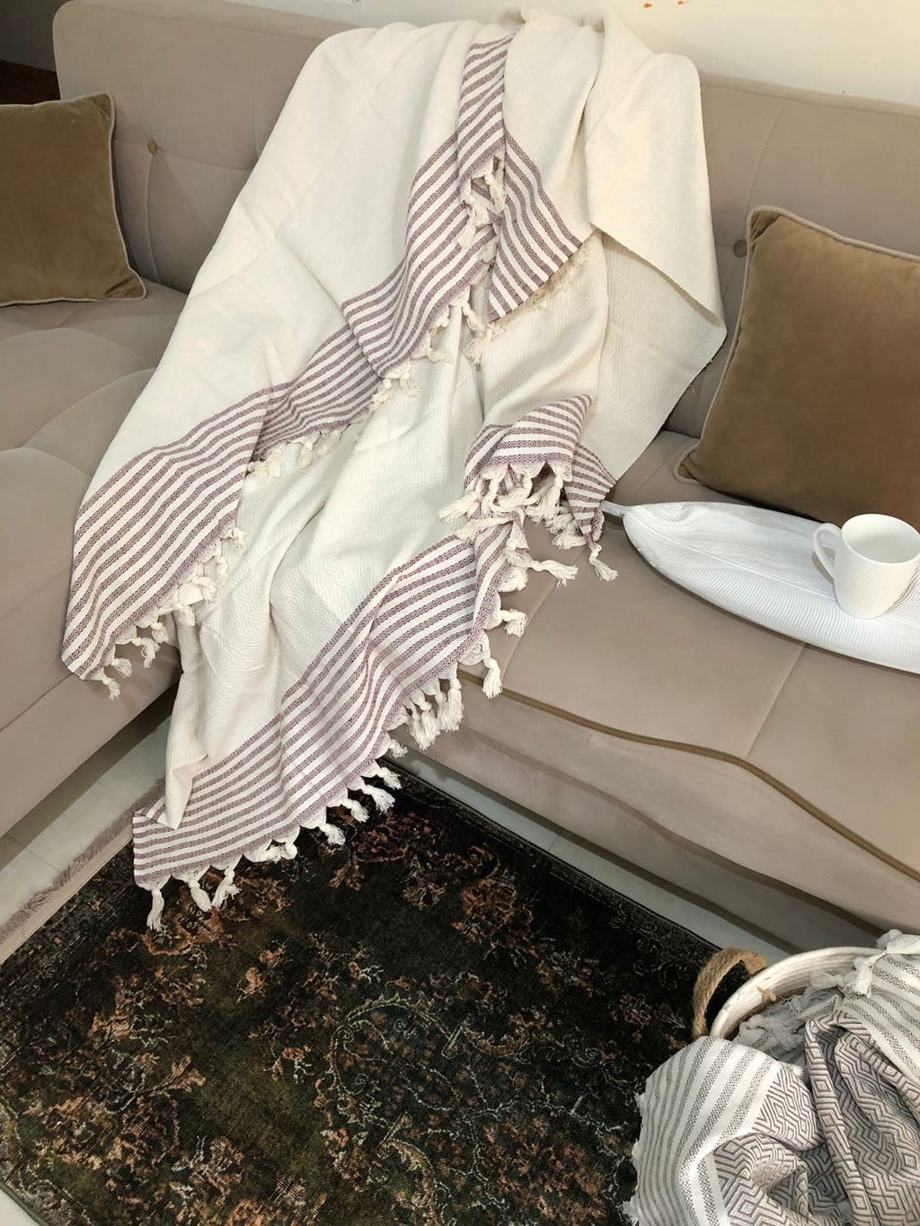 Плед белый с полосками марсала