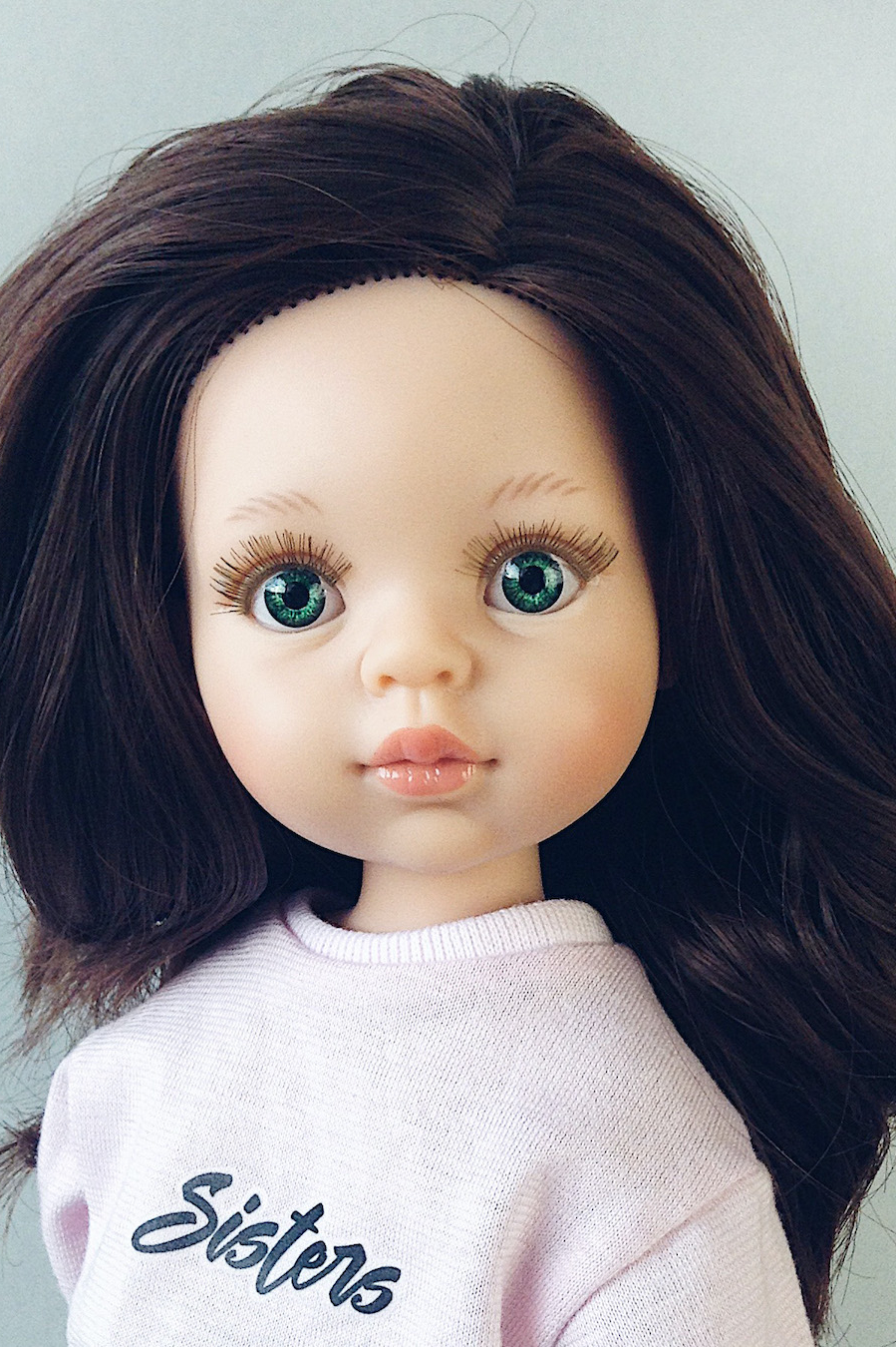 Кукла Кэрол в фирменном свитшоте